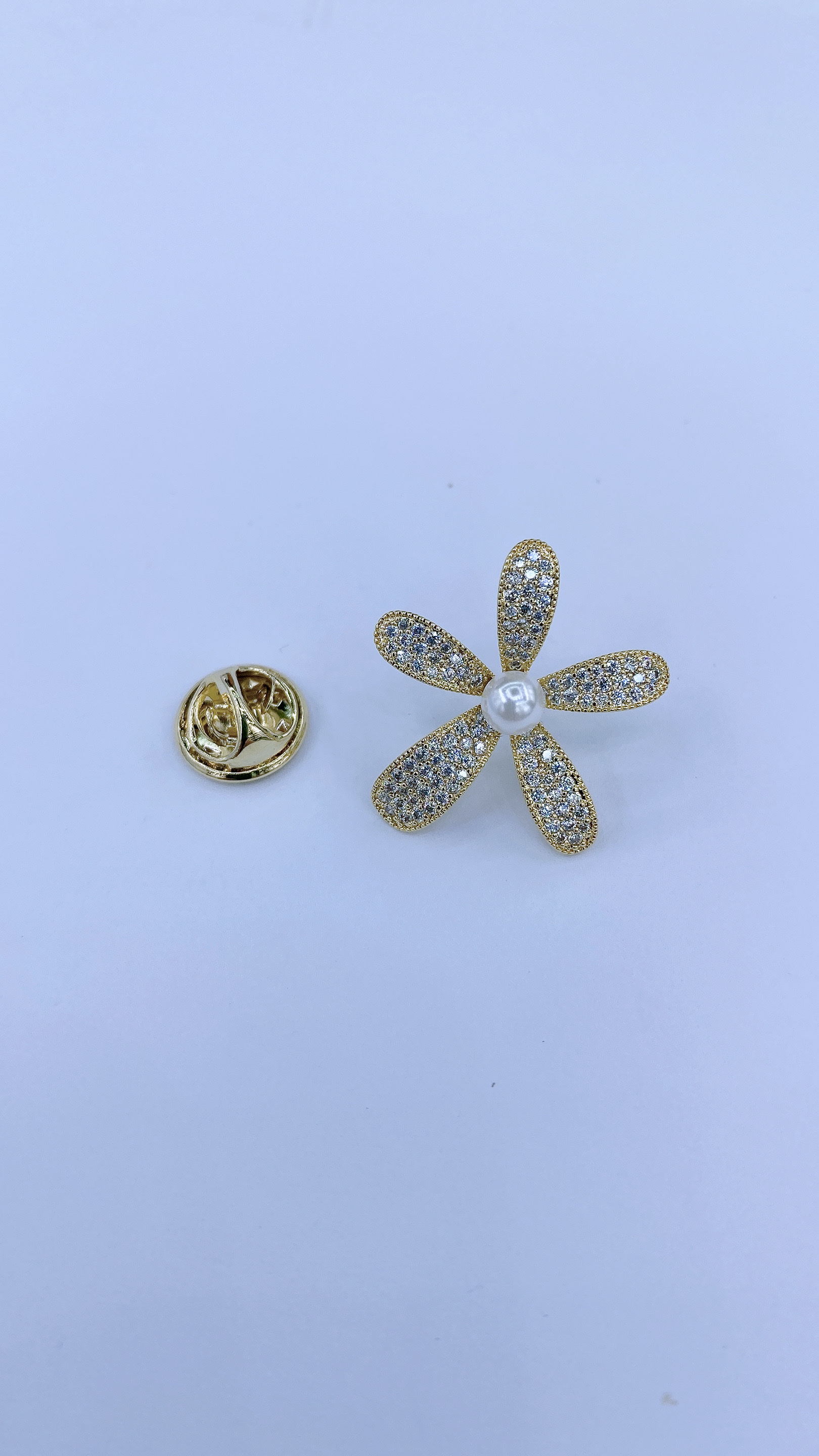 锆石五叶花珍珠胸针。高端气质潮流胸花
