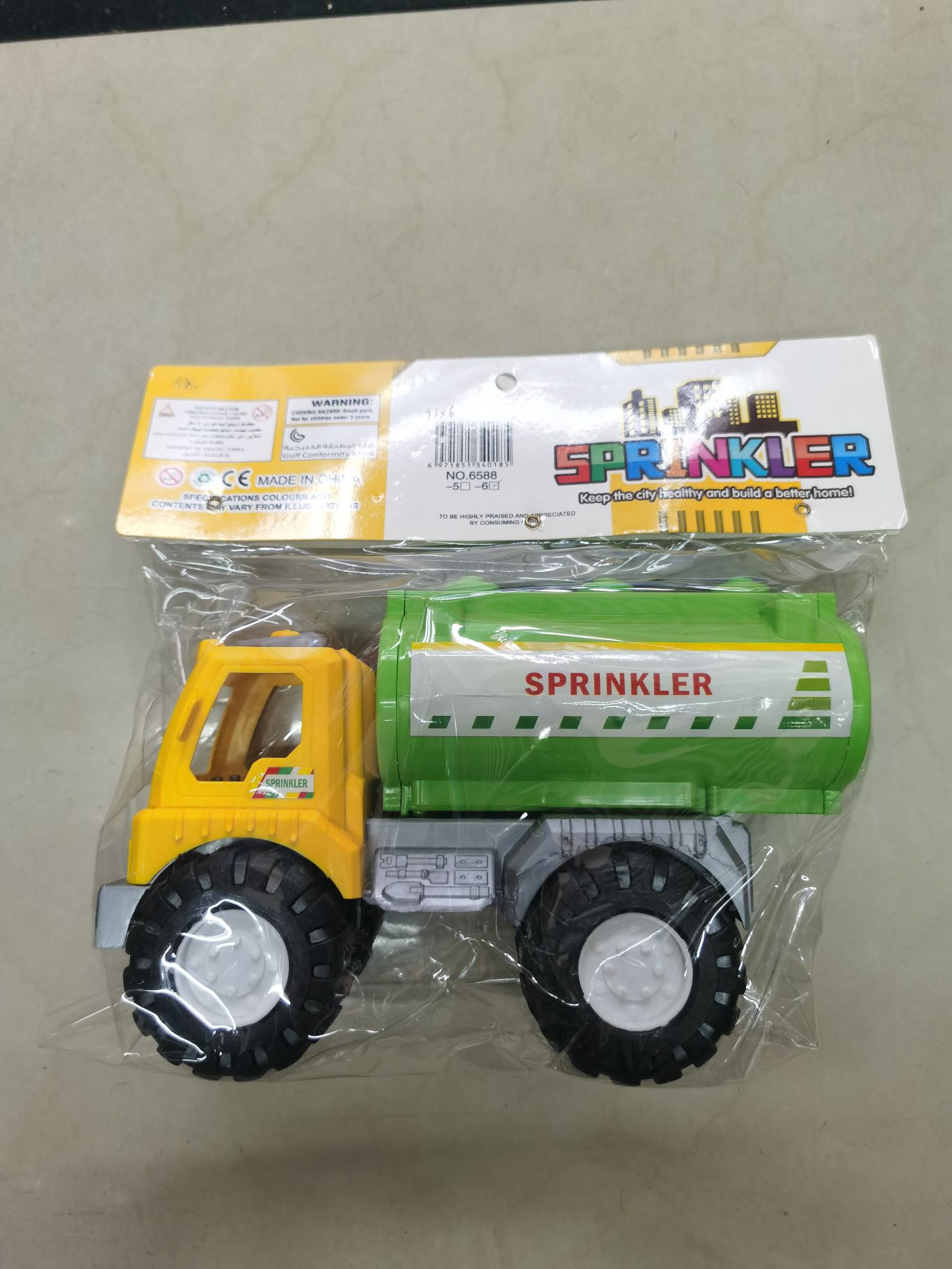 品名.盖智玩具奇幻魔方。
材质，塑胶。
执行标准，GB6675.1-2014
型号，洒水车
益智玩具，早教城市油罐车