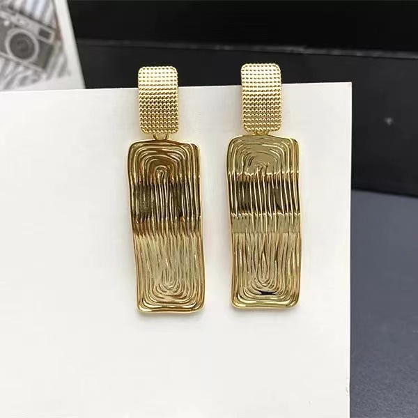 Metal gold earrings, anti-allergy silver needle jewelry, CAI Ni accessory model 111