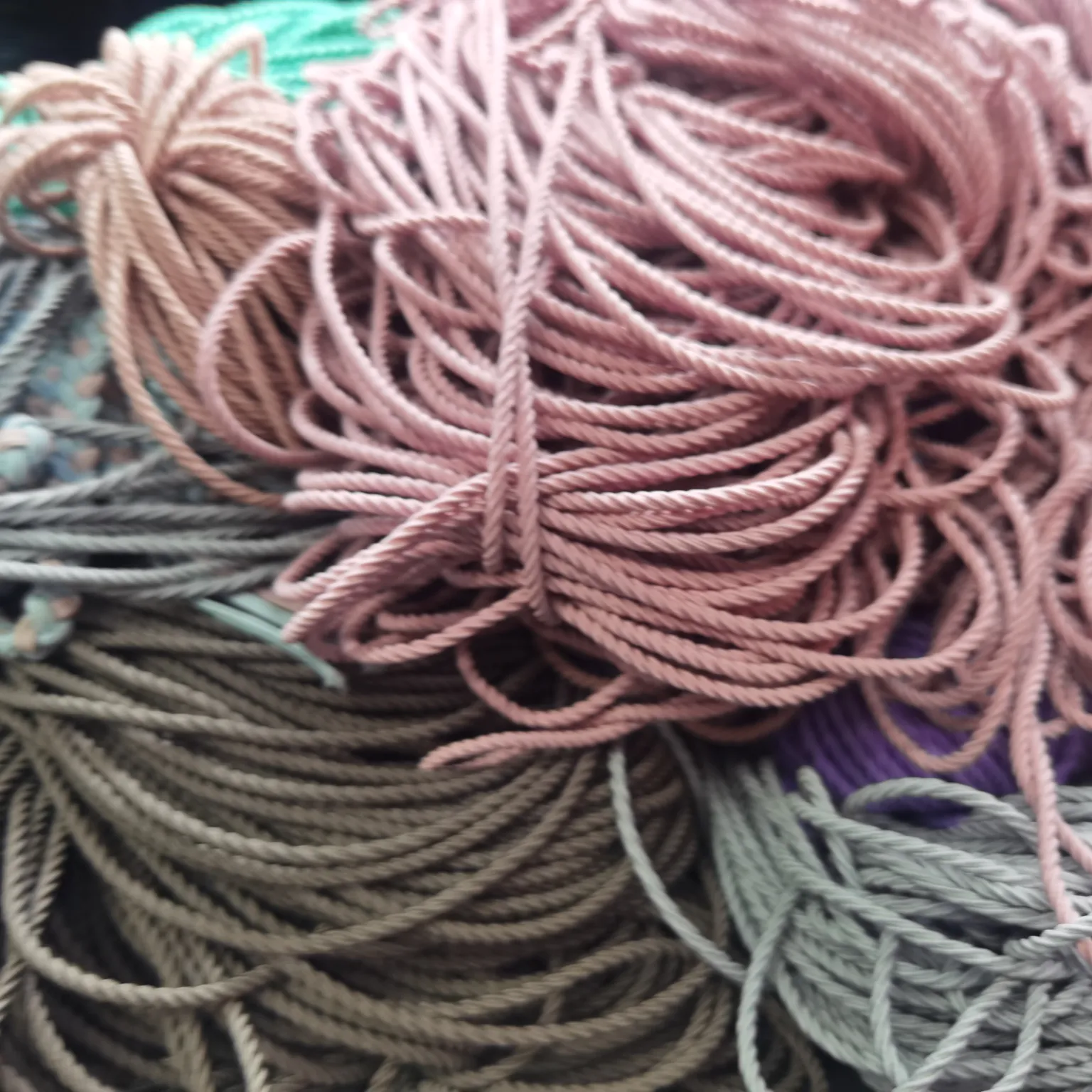1.0mm卷筒800米3条天然乳胶 进口环保 圆松紧带弹力绳串珠线佛珠线 Item Picture