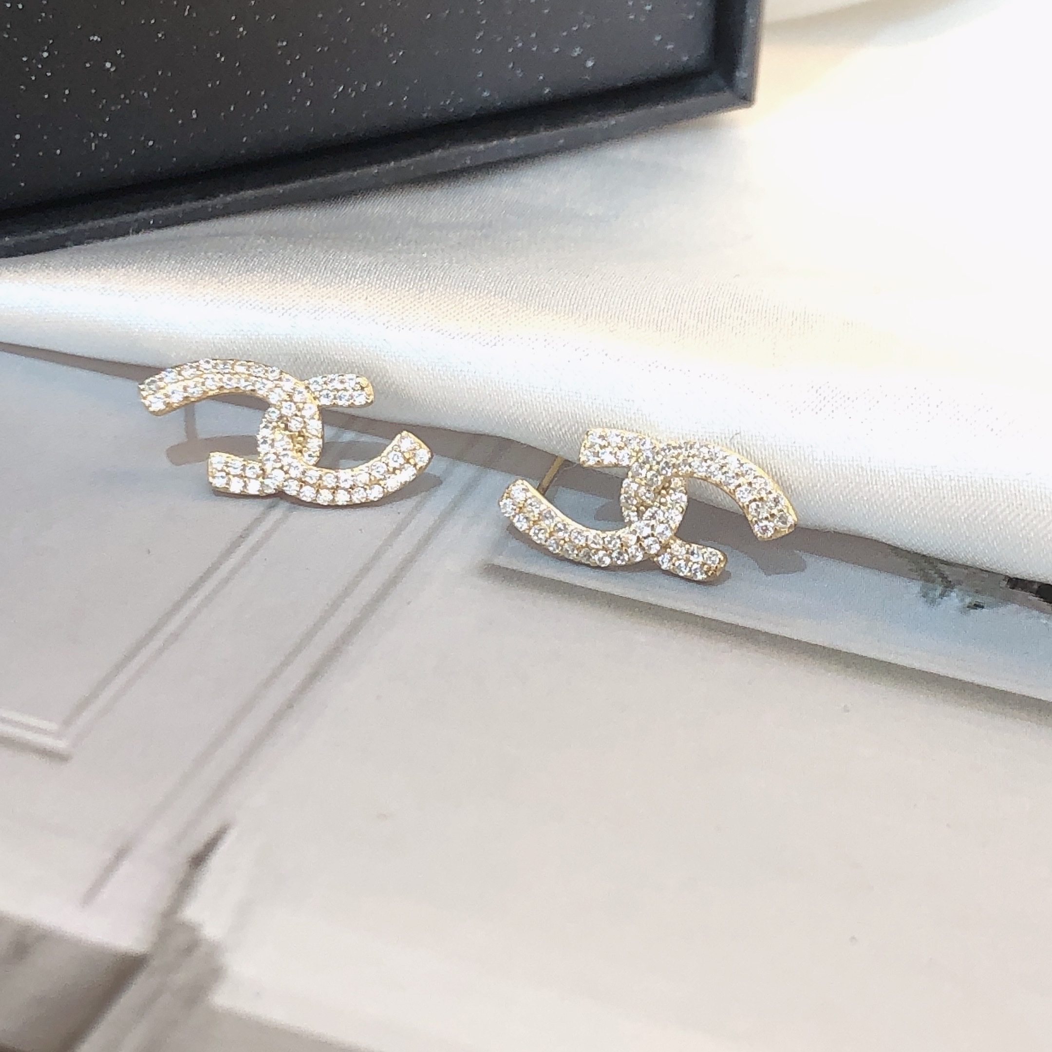 网红爆款气质型 时尚流行 款式新颖 精品银饰耳钉女微微笑123