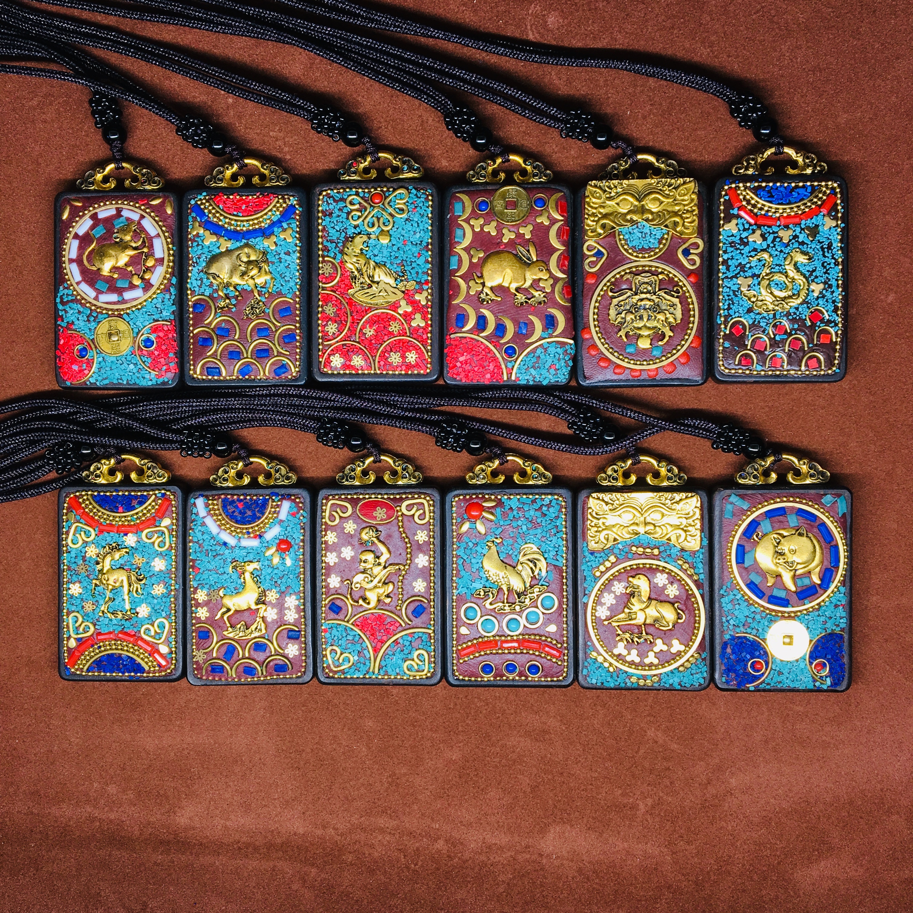 The square Thangka pendant decorated with the snake zodiac sign is a small bestseller and a niche product from Jinhong 006 Item Picture