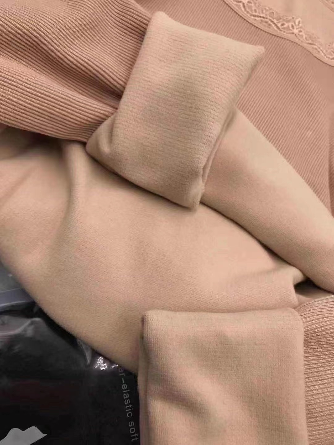 2022 Autumn/winter women's base layer with thick and fleece long-sleeved top Application Scenario