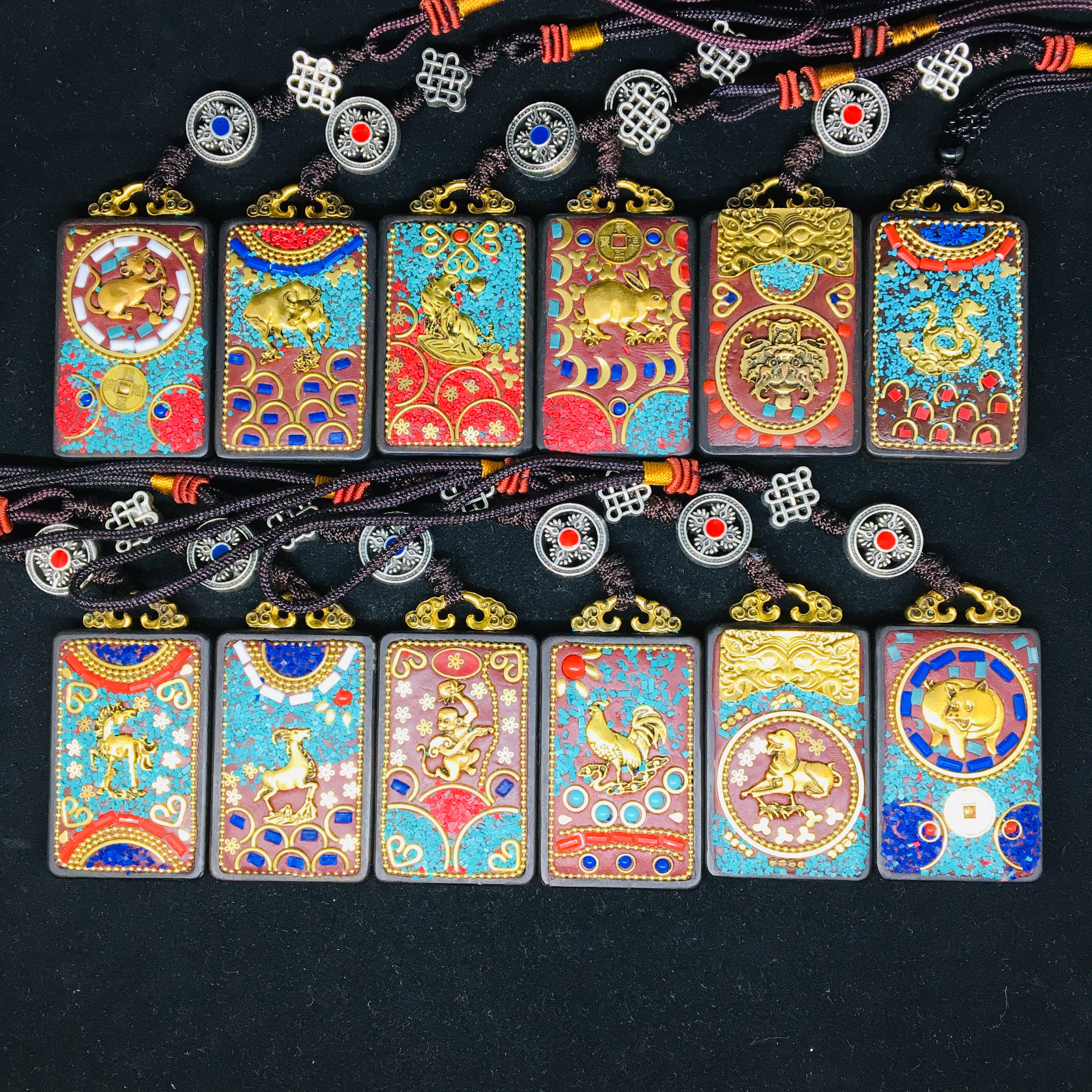 The square Thangka pendant decorated with the snake zodiac sign is a small bestseller and a niche product from Jinhong 006 Specification image