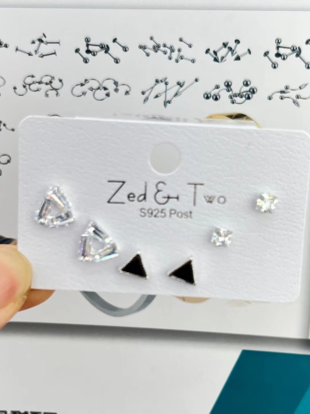 Three pairs of stud earrings are popular on the Internet. New European fashion
