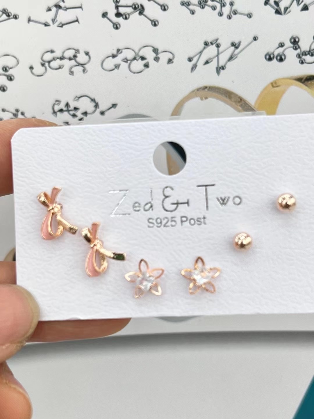 Three pairs of popular online accessories, New European Fashion, New European Fashion, New European Fashion