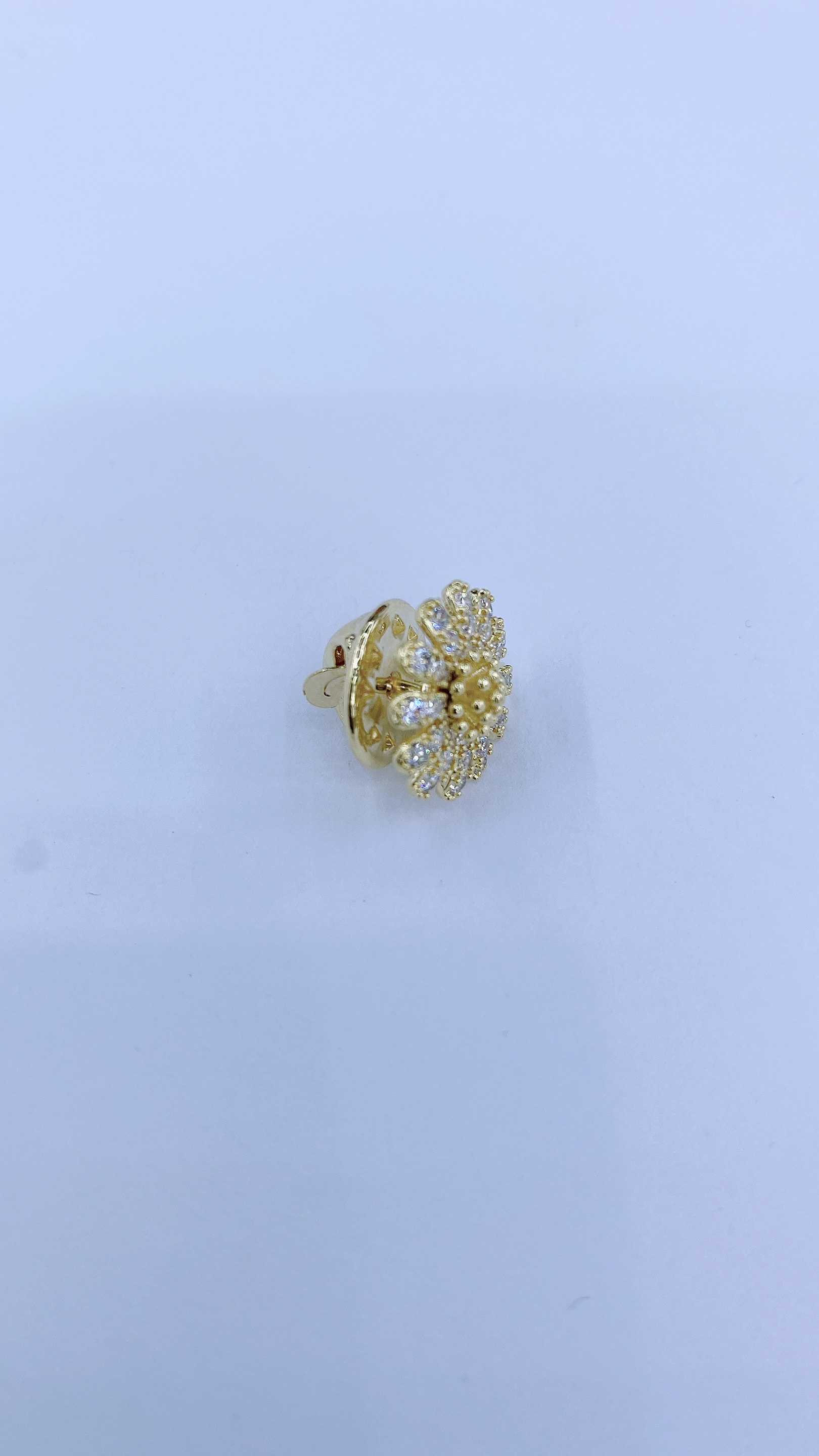 锆石/胸针/花朵白底实物图