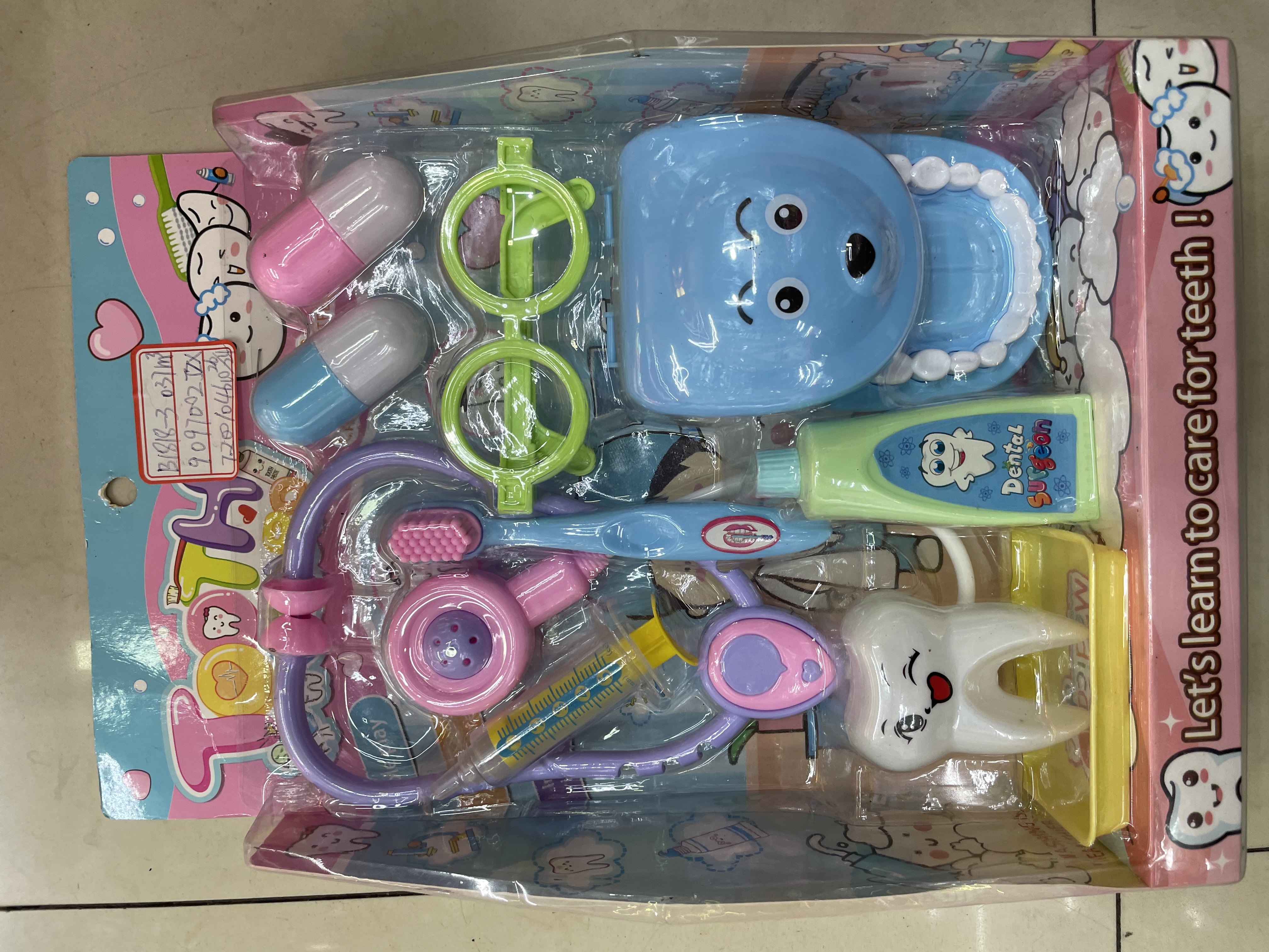 新款上架医生过家家颜色鲜明亮丽，医生用具玩具组合