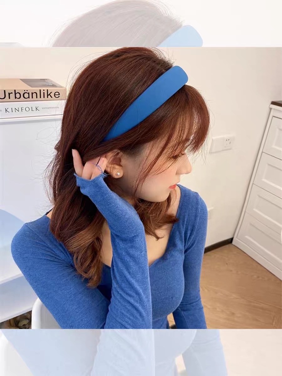 This Korean imported retro solid-color fabric high headband that highlights the face is a versatile and trendy trendy headband for spring and summer Application Scenario