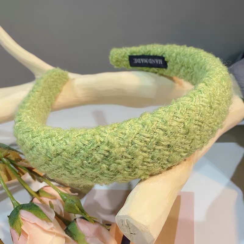 Korean 2022 autumn and winter high-top wide-brimmed headband, a versatile and stylish hair-holding accessory for women going out, featuring a plush hairpin headband Specification image