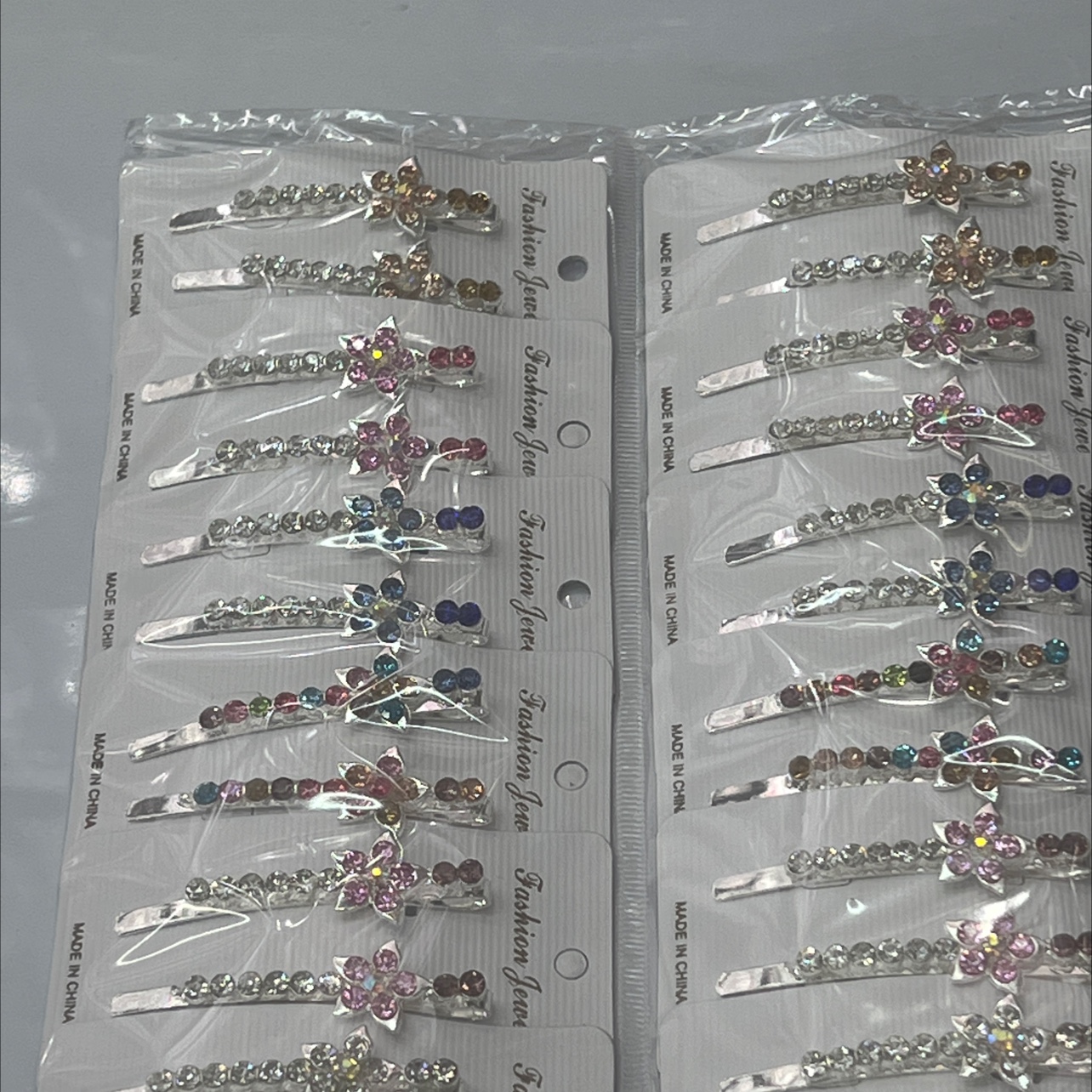 新莲花饰品2022年新款网红爆款女士时尚合金一字夹合金梅花钻