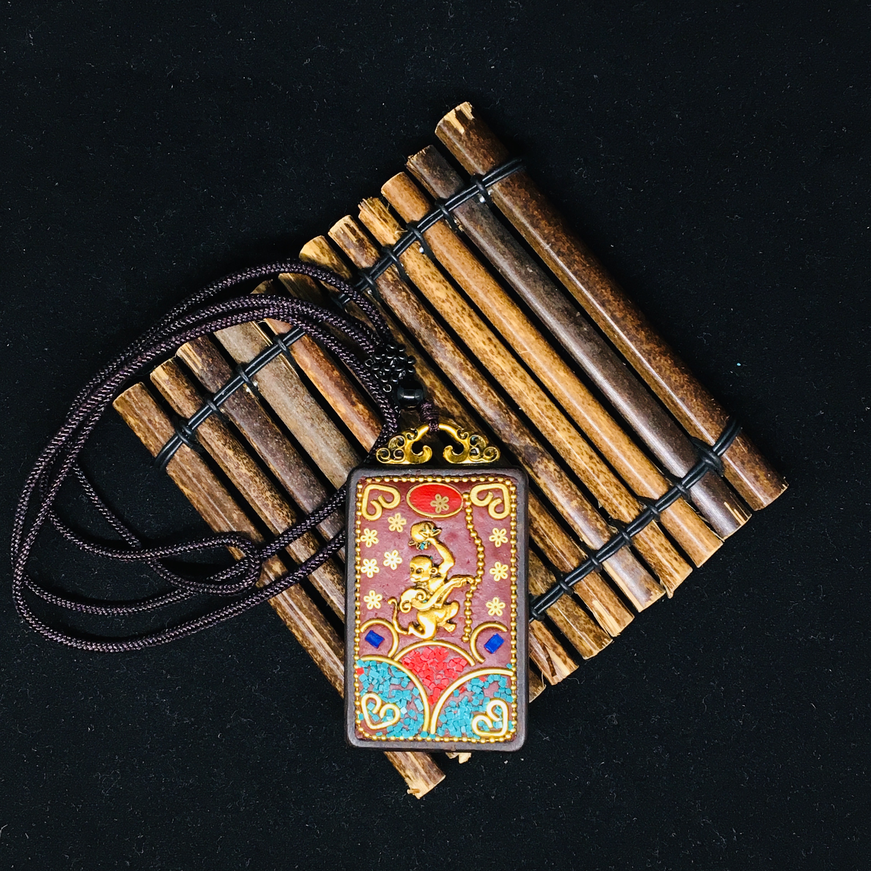 The square Thangka pendant decorated with the monkey zodiac sign is a best-selling and niche item. Jin Hong 009 Application Scenario