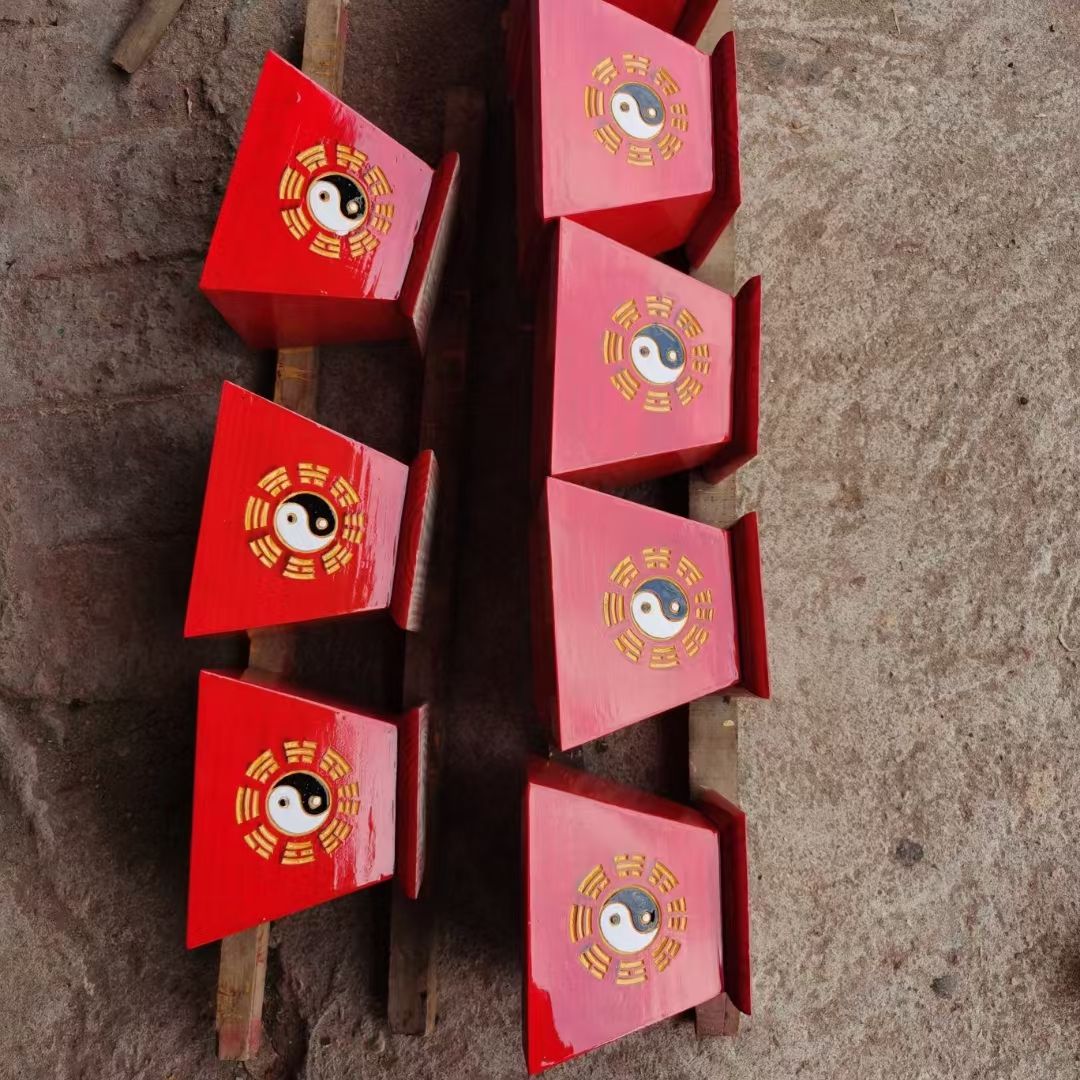 The base of the painted red five-color flag of the Taoist items is inserted with flags, rice baskets, five dragon flags, Tai Chi, Eight Trigrams, and golden Qilin. 1 Application Scenario