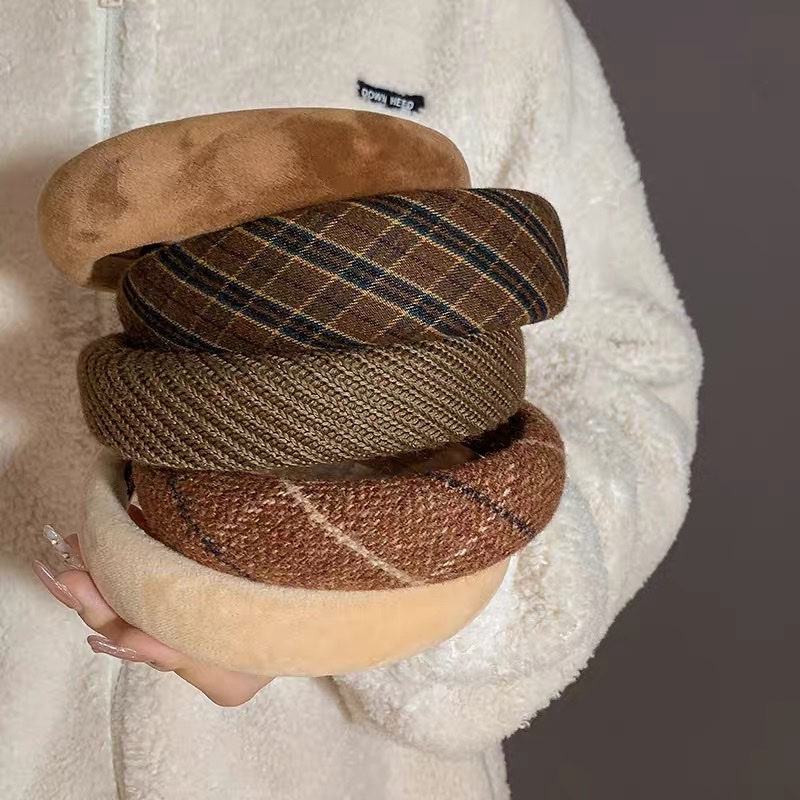 Women's retro high headband, wide edge facial hair tie, 2022 new style popular anti-slip hairpin headwear Application Scenario