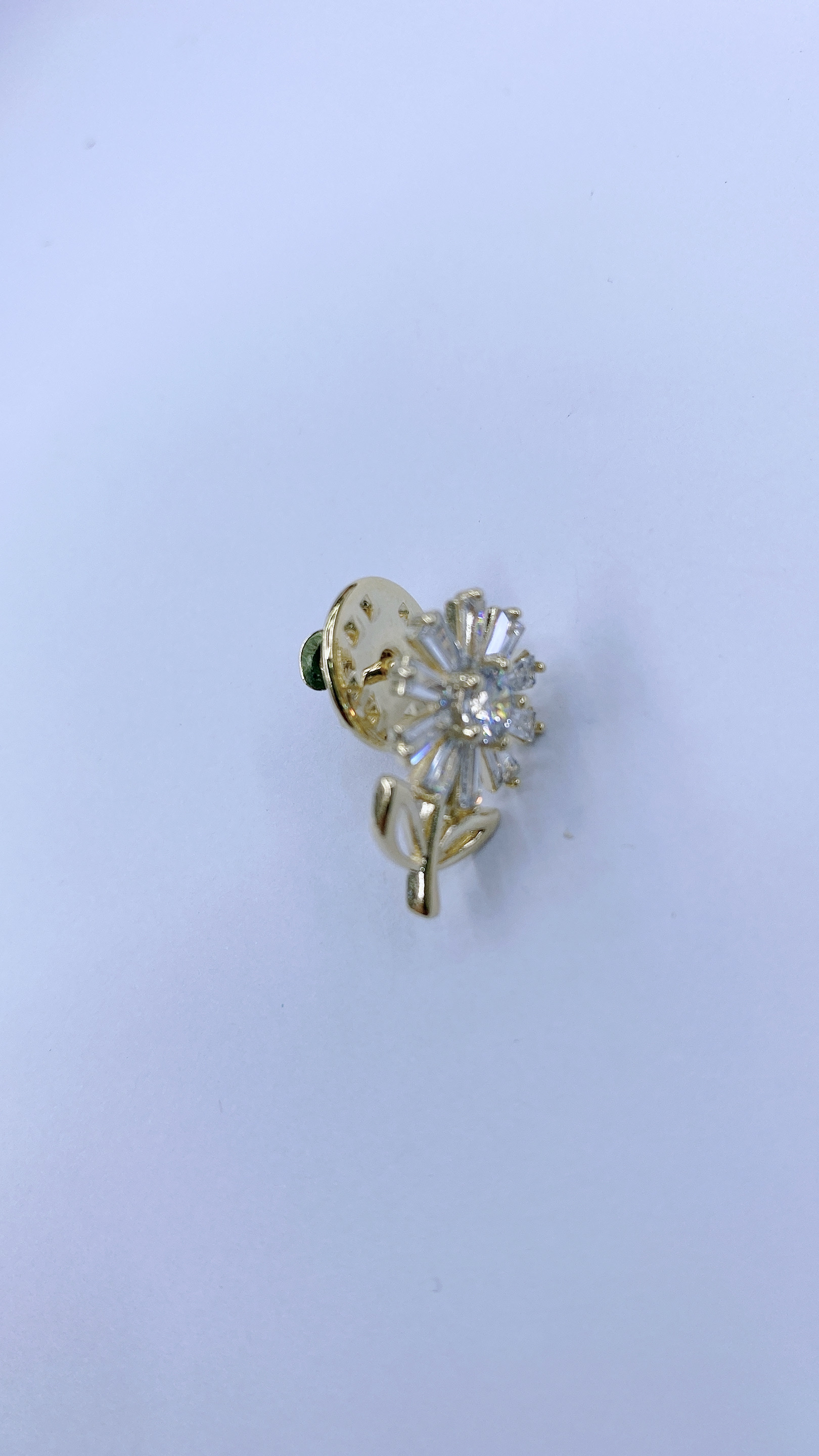 锆石/胸针/花朵白底实物图
