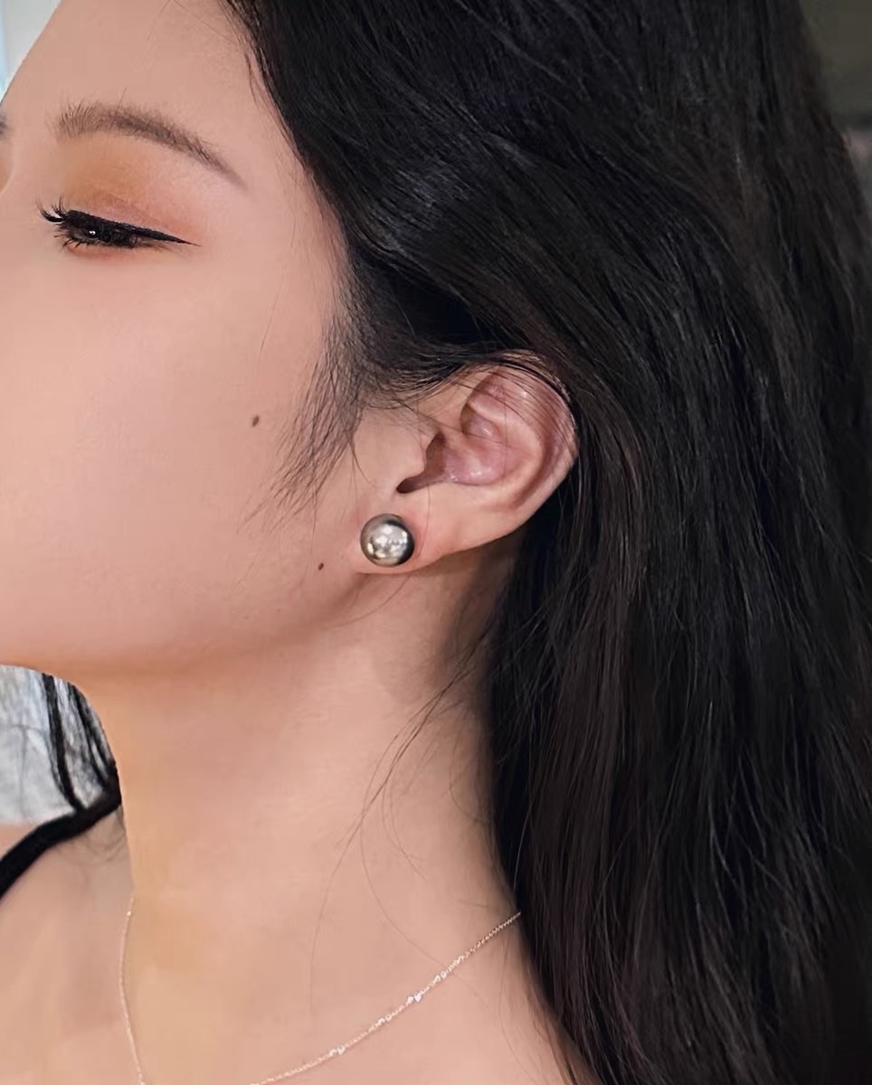 网红爆款气质型 时尚流行 款式新颖 精品银饰灰珍珠耳钉微微笑123详情1