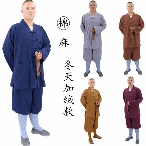 The Golden Qilin winter Buddhist monk's robe, made of tweed short jacket and small jacket, is double-layered and thickened for warmth and cold protection, making it convenient for going out. 009 Application Scenario
