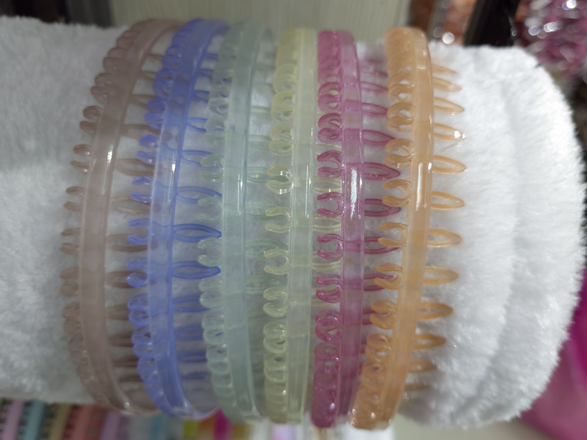 亮面12色厂家专业   生产PC牛筋爪，脚踩不烂，   品质好，价格优惠！
