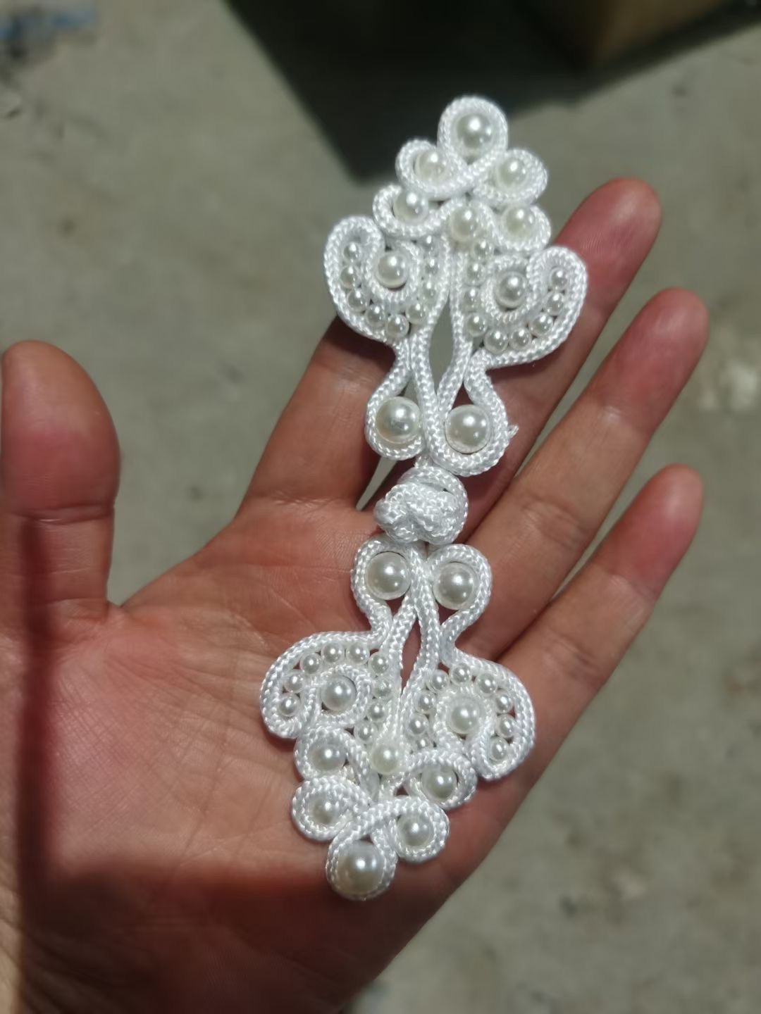 With beaded clasp Specification image