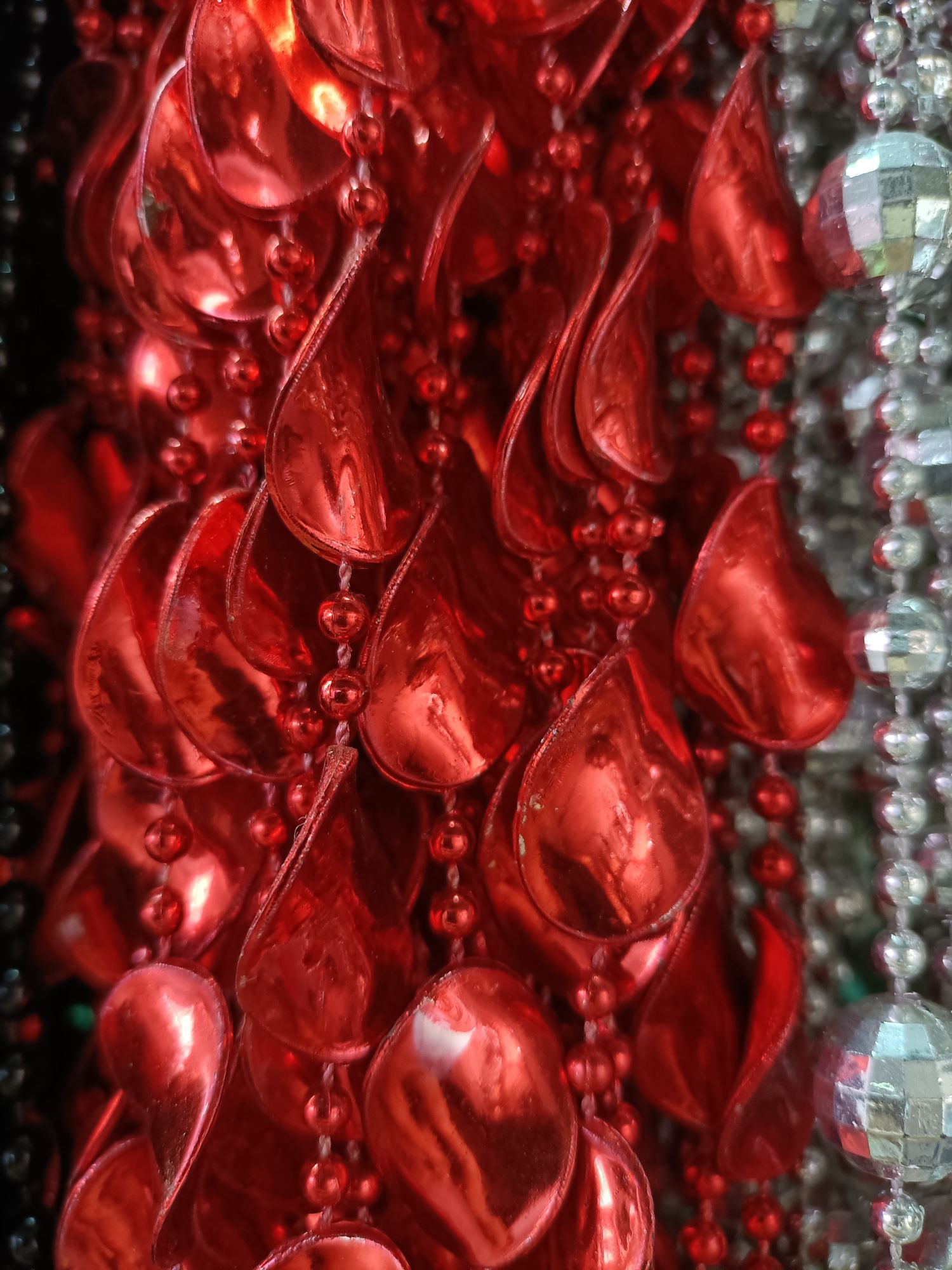 Jendi 01 Accessories and Clothing 4: Connecting Christmas red maple leaves, 50 jin each piece