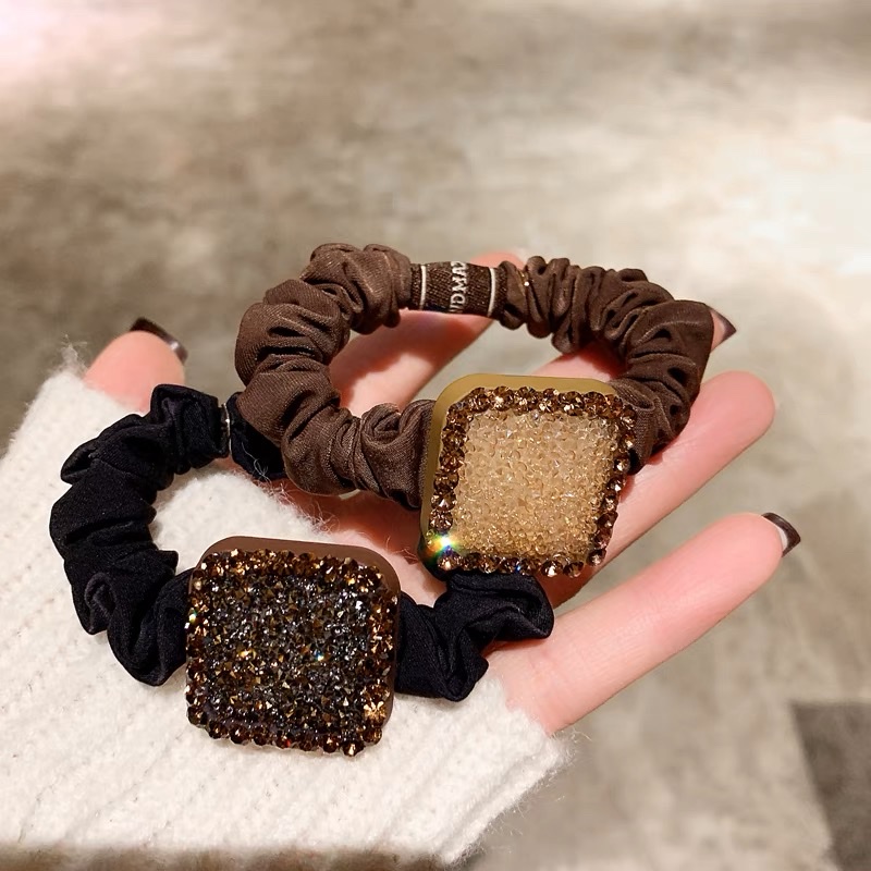 Emiya Japanese fashion cat's eye hair tie for women, simple and elegant hair accessory, rubber band for women, Korean style, versatile crystal hair tie and hair band 009 Application Scenario