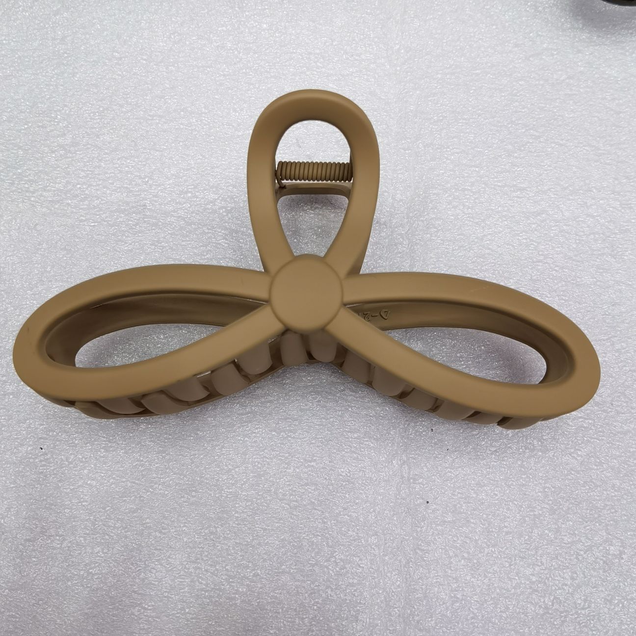 Korean-style oversized popular hand-held paint 8-shaped bow claw clip, scratch clip, bath clip, hair clip, and hair accessory
