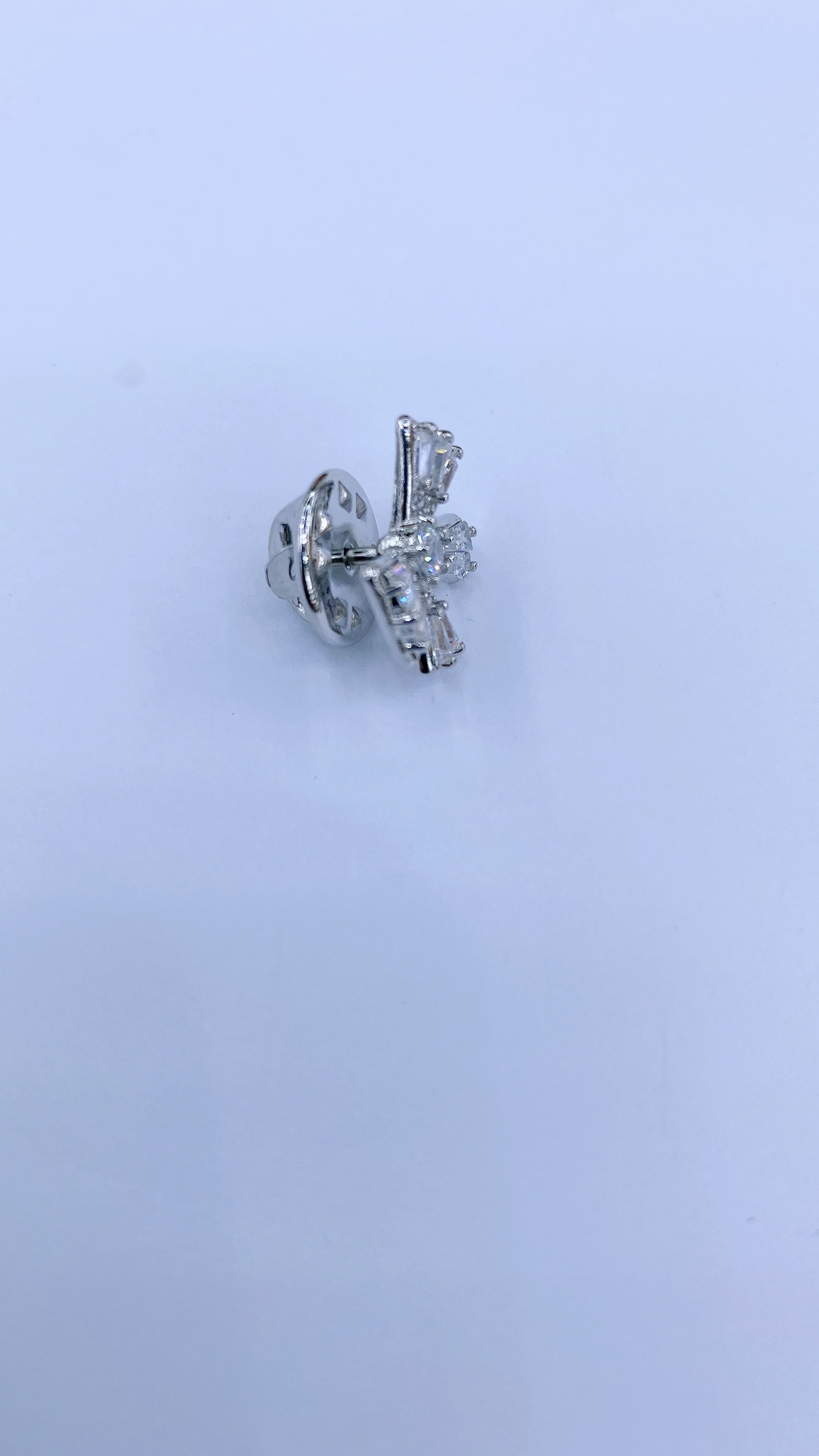 锆石/胸针/领结白底实物图