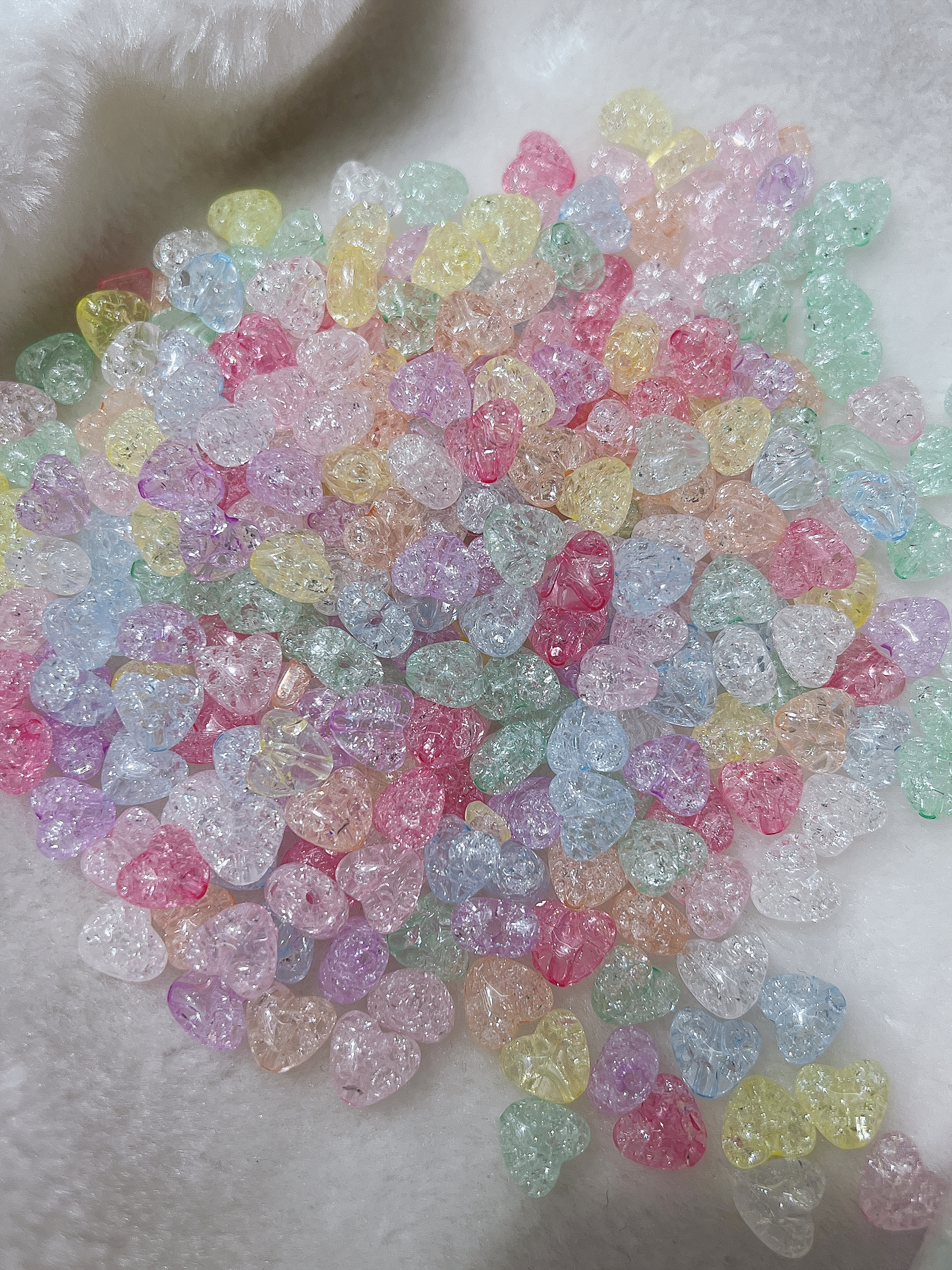 A popular DIY acrylic ice-crack heart-shaped love live-streaming bestseller, handcrafted beaded diy accessory material package