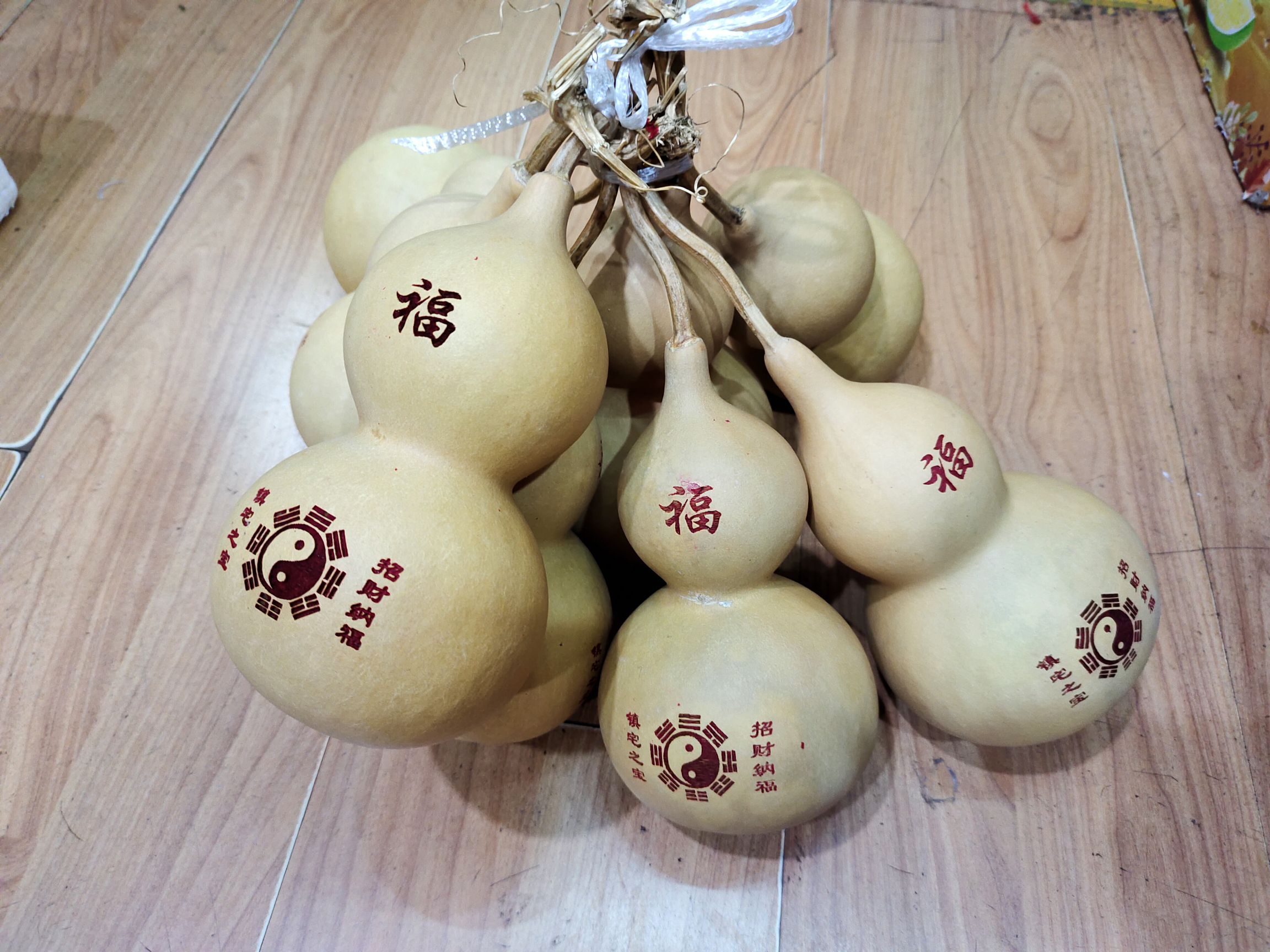 The six-character mantra of the natural little gourd: Gourd brings safety, wealth and good fortune Specification image