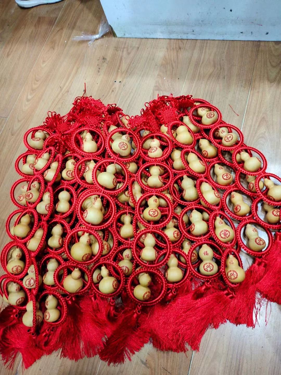 Natural small gourd Chinese knot skewers bring five blessings to the door, attracting wealth and good fortune detail image 2
