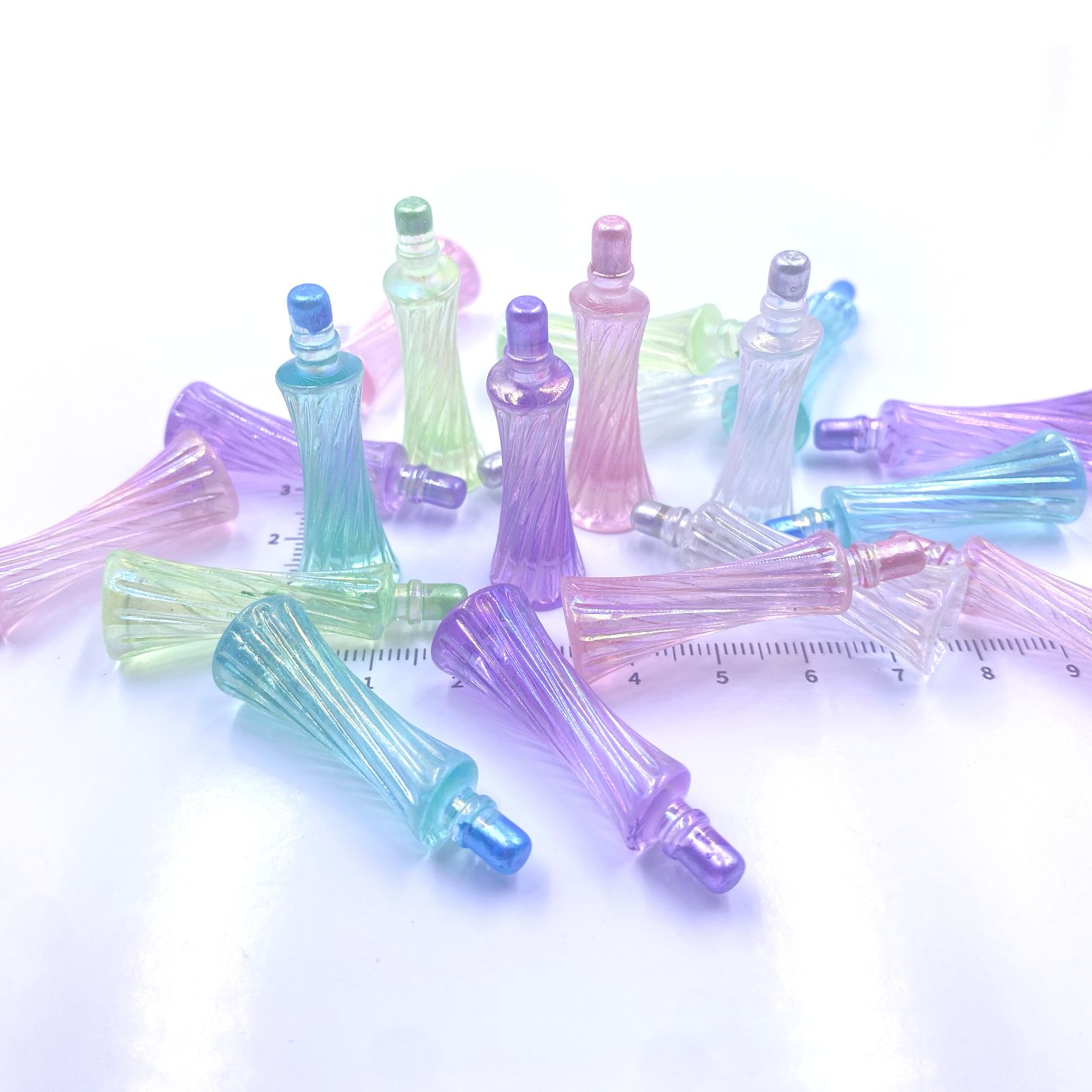 Resin accessories, mobile phones, refrigerators, patch materials, DIY handmade small bottles, wine bottles, simulation toys, accessories, beverage bottles, food and play ornaments, mixed packaging wholesale, Canton Tower, 500 pieces per package Application Scenario