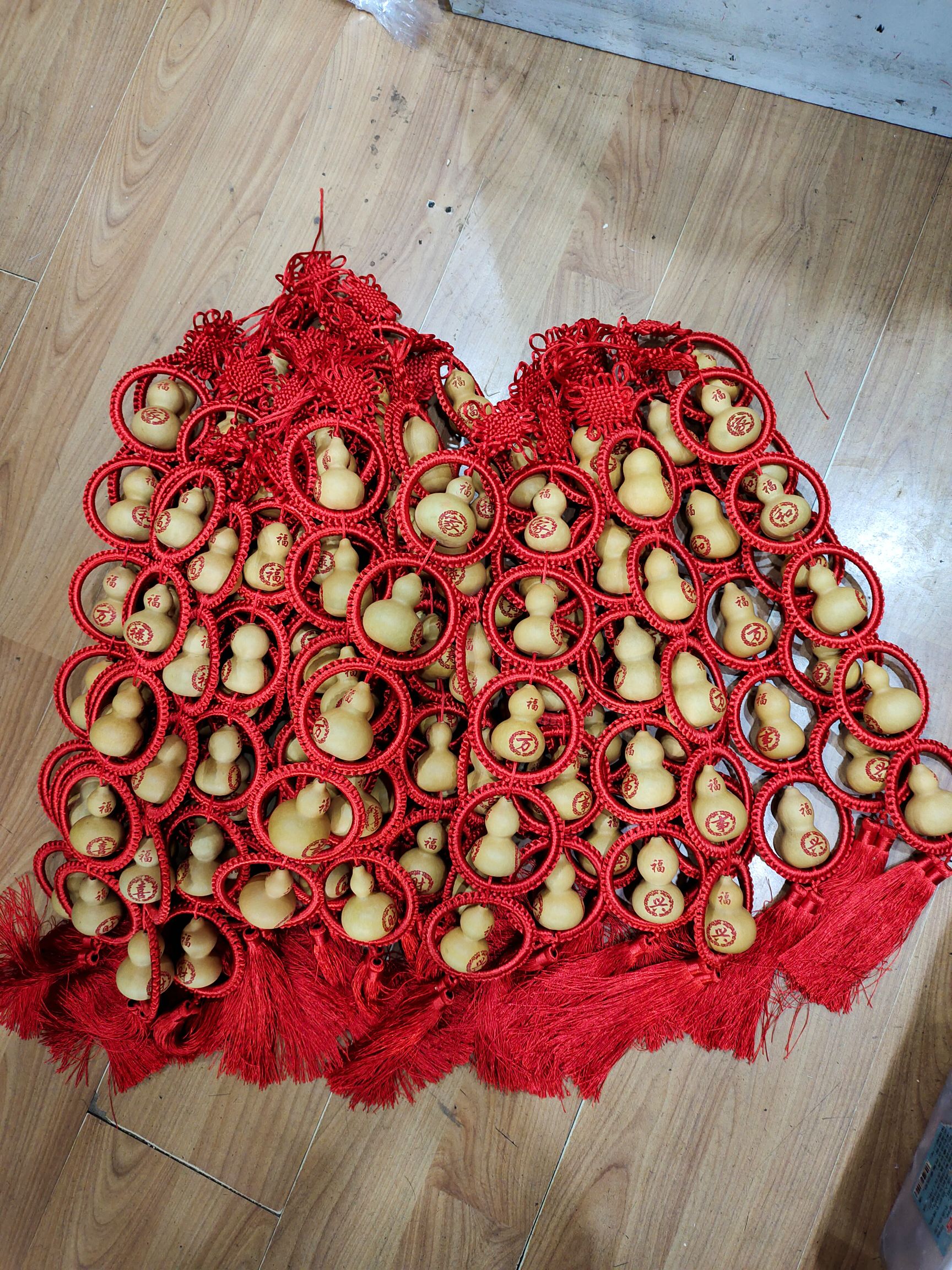 Natural small gourd Chinese knot skewers bring five blessings to the door, attracting wealth and good fortune detail image 5