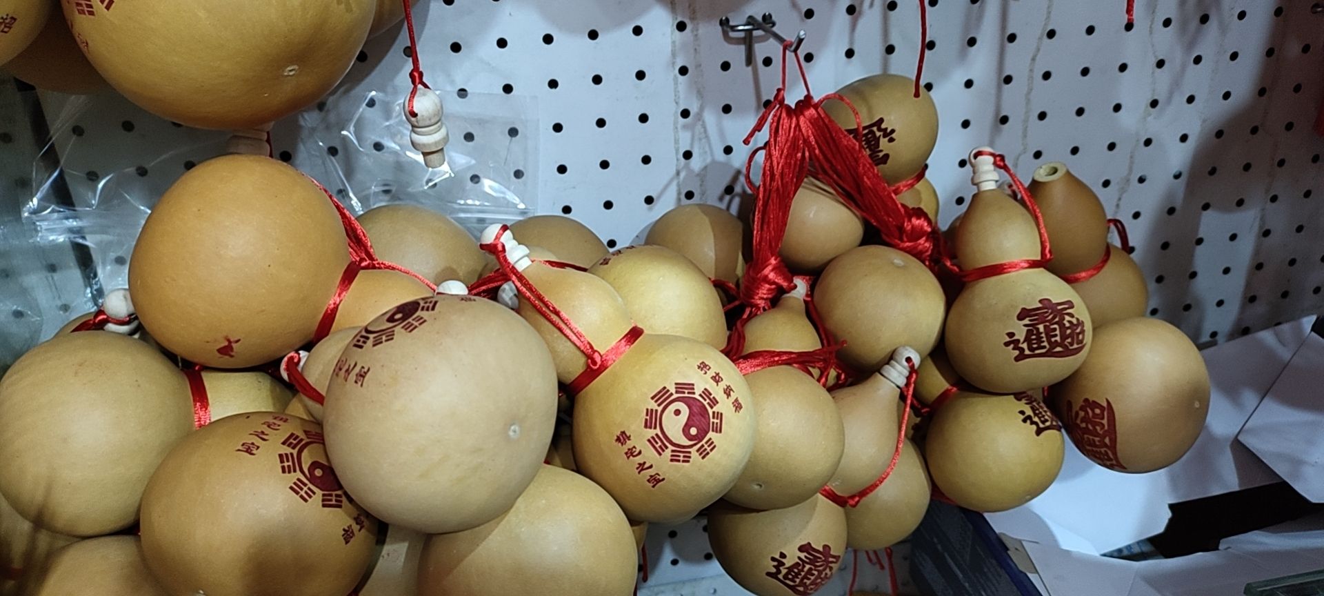 The six-character mantra of the natural little gourd: Gourd brings safety, wealth and good fortune Item Picture