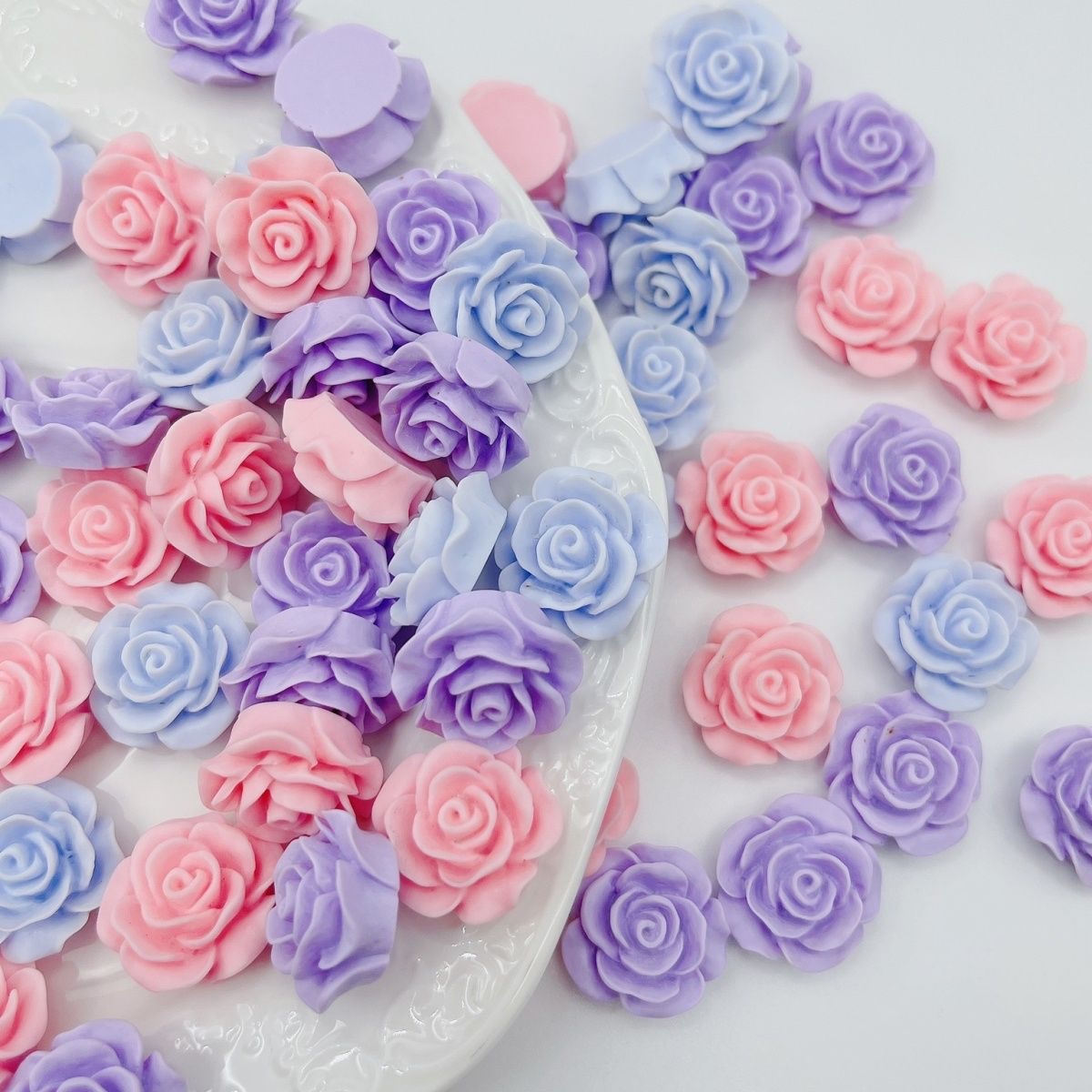 暖暖马卡龙色系树脂小花饰品配件服装箱包配饰产品图