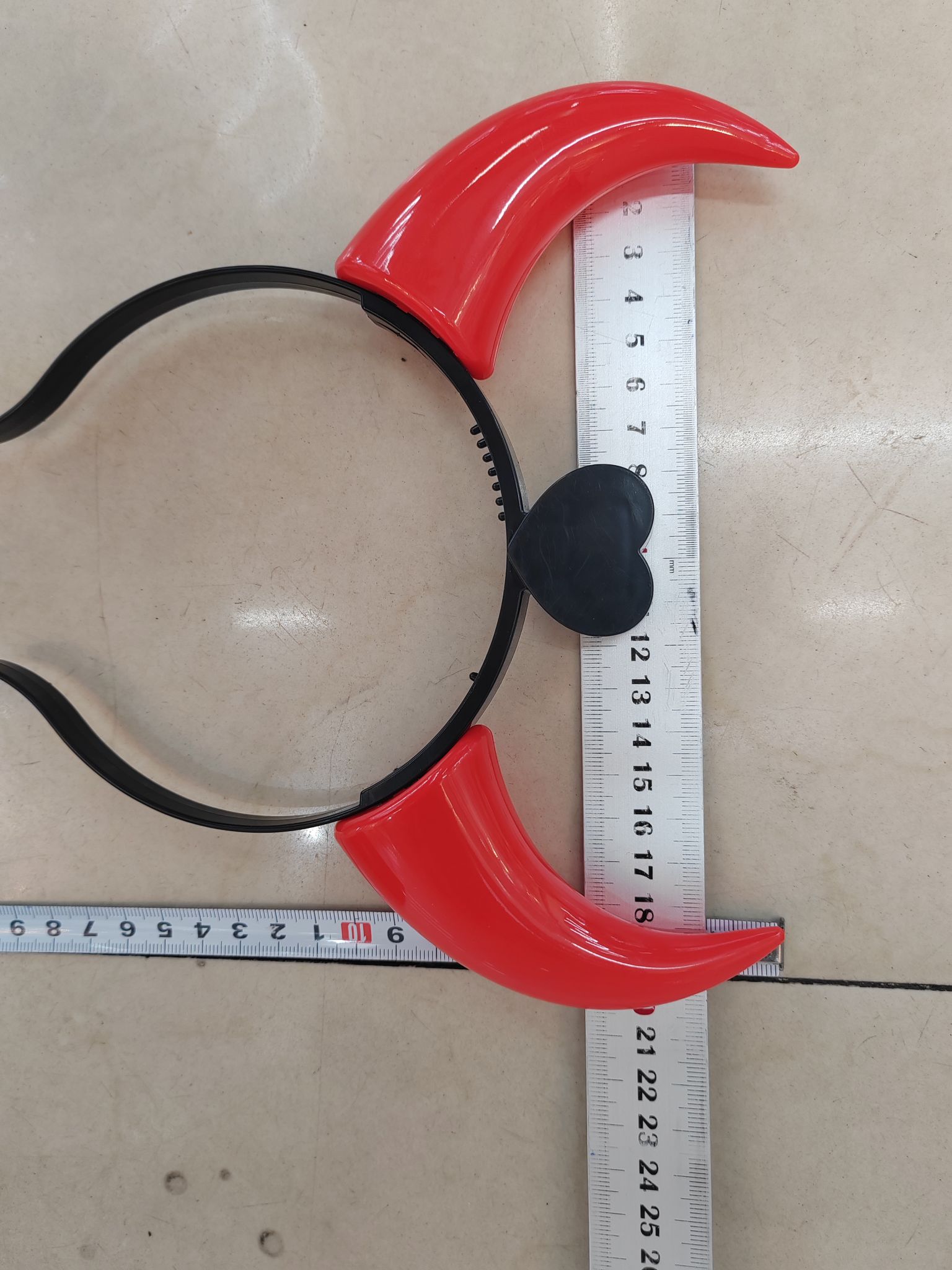 Factory direct sales of heart-shaped ox horn luminous headband toys with glittering series Application Scenario