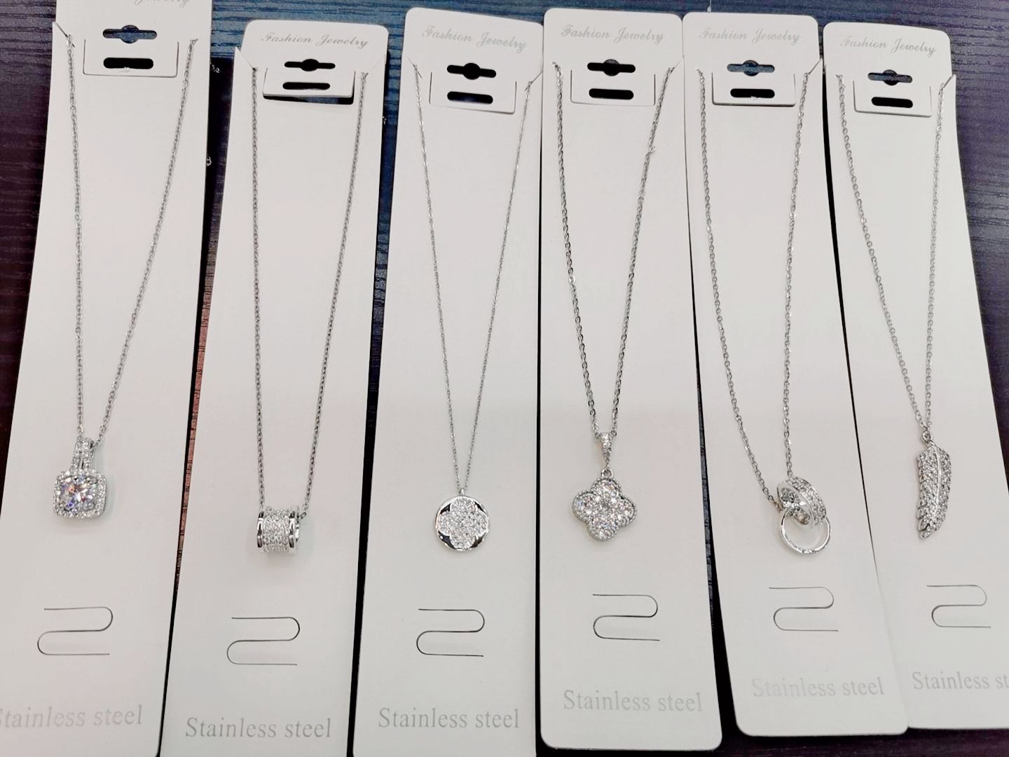 Xinchen LKSTYLE non-fading titanium steel necklace, ins cold style, high-end feel, niche design, exquisite internet-famous style Specification image