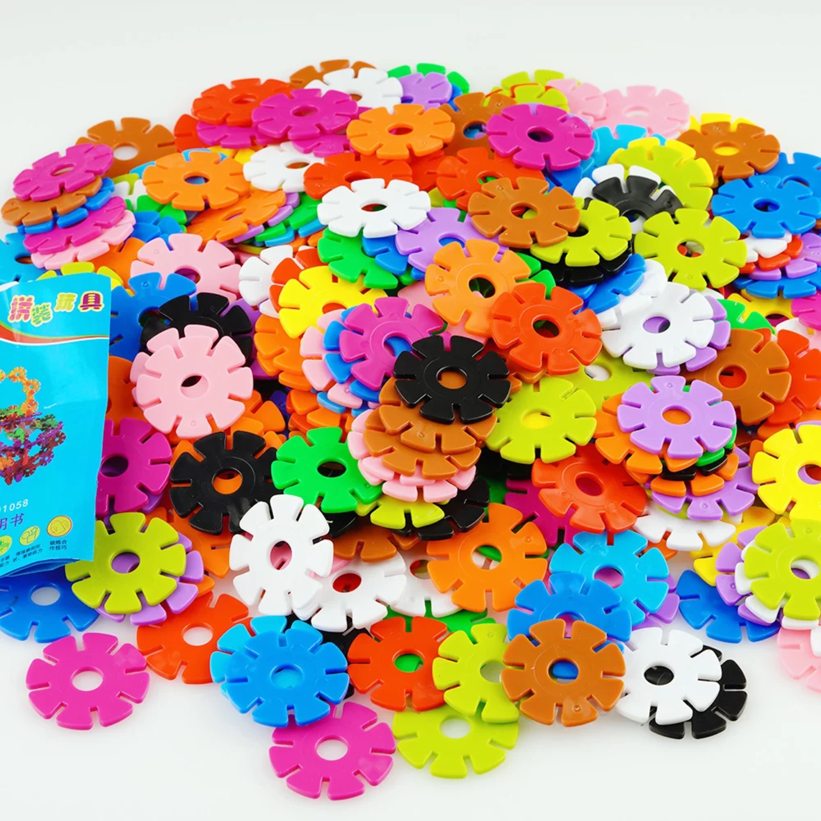 Jinpeng Toys Factory offers direct sales of plastic snowflake flaky toys, math children's toys, educational toys, and building blocks Application Scenario
