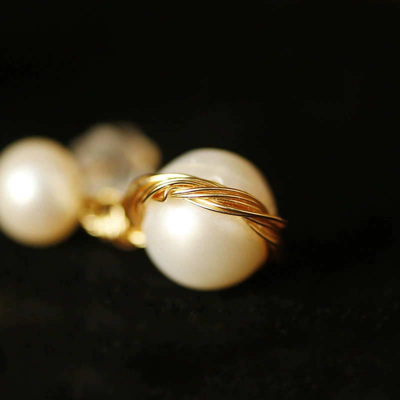 Factory direct sales of 14k freshwater pearl, gold-plated, handcrafted, three-dimensional and elegant, trendy lady earrings Item Picture