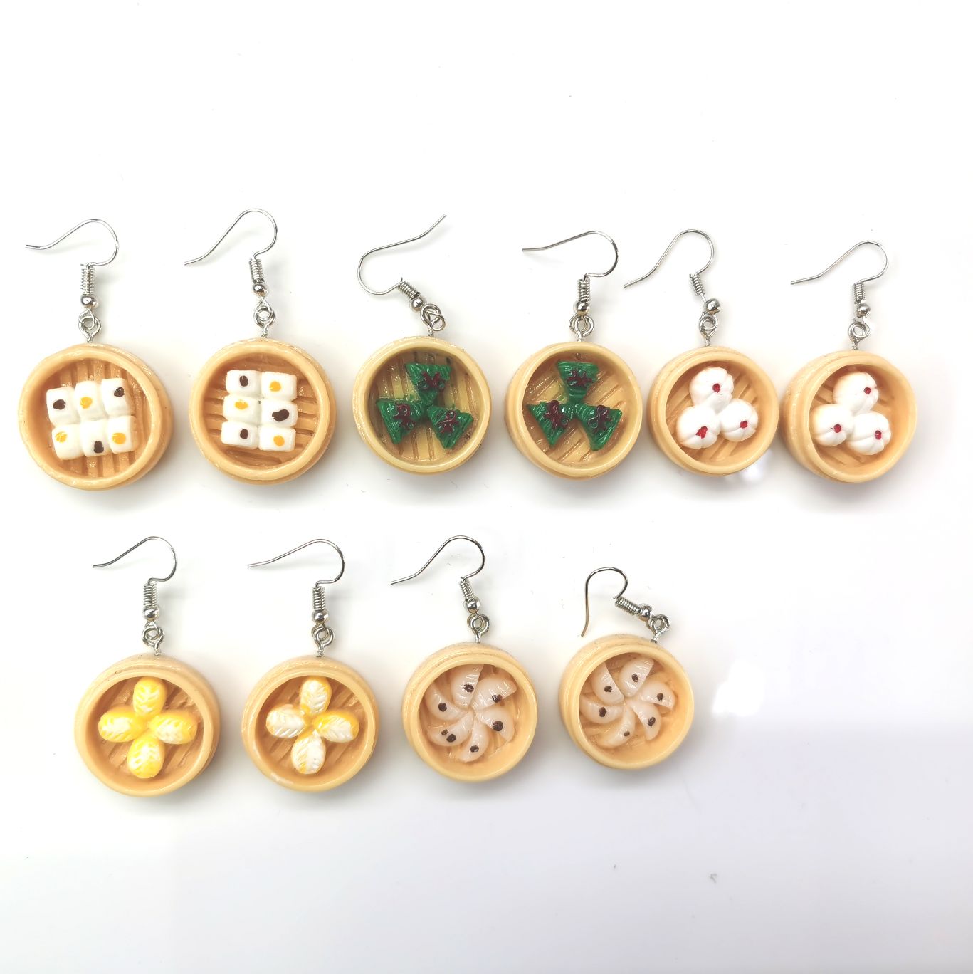 Resin accessories, mobile phone, refrigerator, patch materials, DIY handcrafted small bottles, wine bottles, simulation toys, jewelry accessories, beverage bottles, food and play ornaments, mixed wholesale, hair clips, pendants, bags, shoes, leather, earrings and accessories Application Scenario