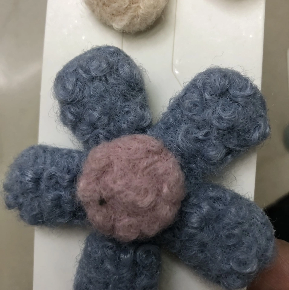 The curly plum blossom 32 style autumn and winter plush flower duckbill sandwich new forest style details Picture