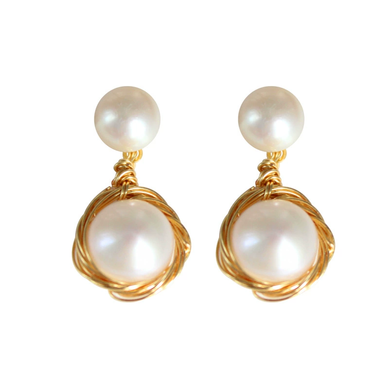 Factory direct sales of 14k freshwater pearl, gold-plated, handcrafted, three-dimensional and elegant, trendy lady earrings Application Scenario