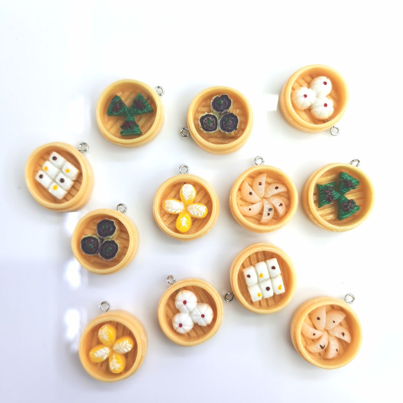 Resin accessories, mobile phone, refrigerator, patch materials, DIY handcrafted small bottles, wine bottles, simulation toys, jewelry accessories, beverage bottles, food and play ornaments, mixed wholesale, hair clips, pendants, bags, shoes, leather, earrings and accessories Specification image