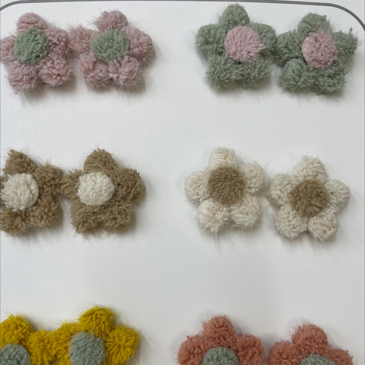 Five-petal flower, 200 yuan per pack, elegant autumn and winter plush flower duckbill sandwich, new forest-themed details Picture