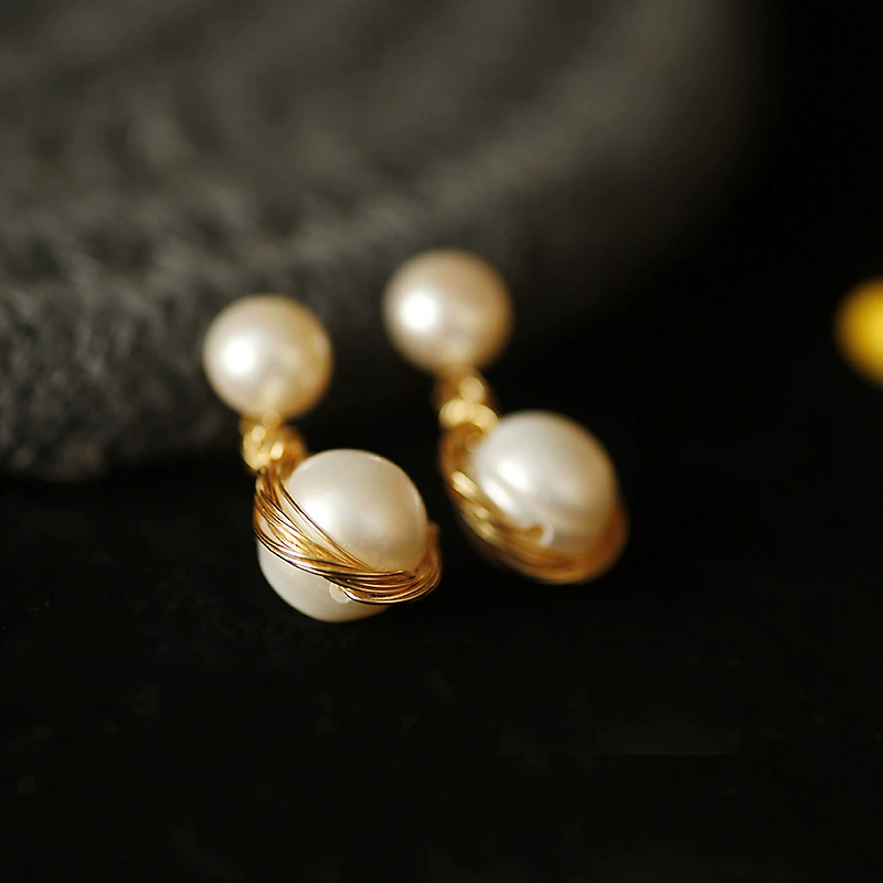 Factory direct sales of 14k freshwater pearl, gold-plated, handcrafted, three-dimensional and elegant, trendy lady earrings details Picture