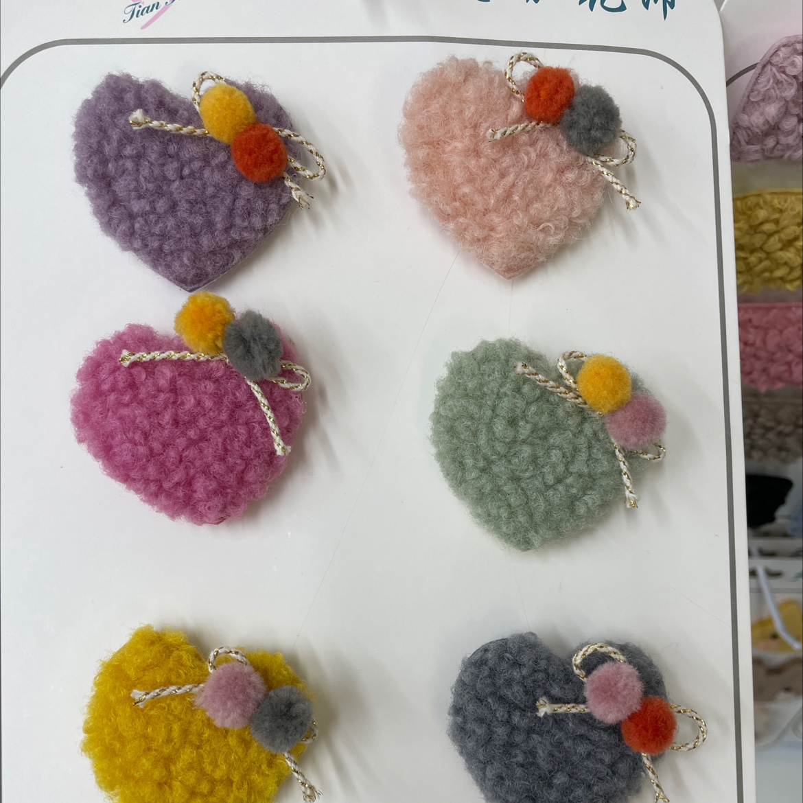 Plush heart 200 pack, stylish autumn and winter plush flower duckbill sandwich, new forest-themed Specification image