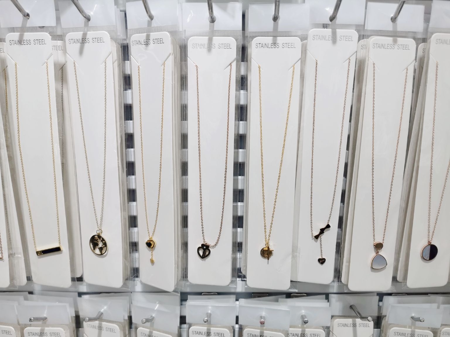 Xinchen LKSTYLE non-fading titanium steel necklace, ins cold style, high-end feel, niche design, exquisite internet-famous style Application Scenario