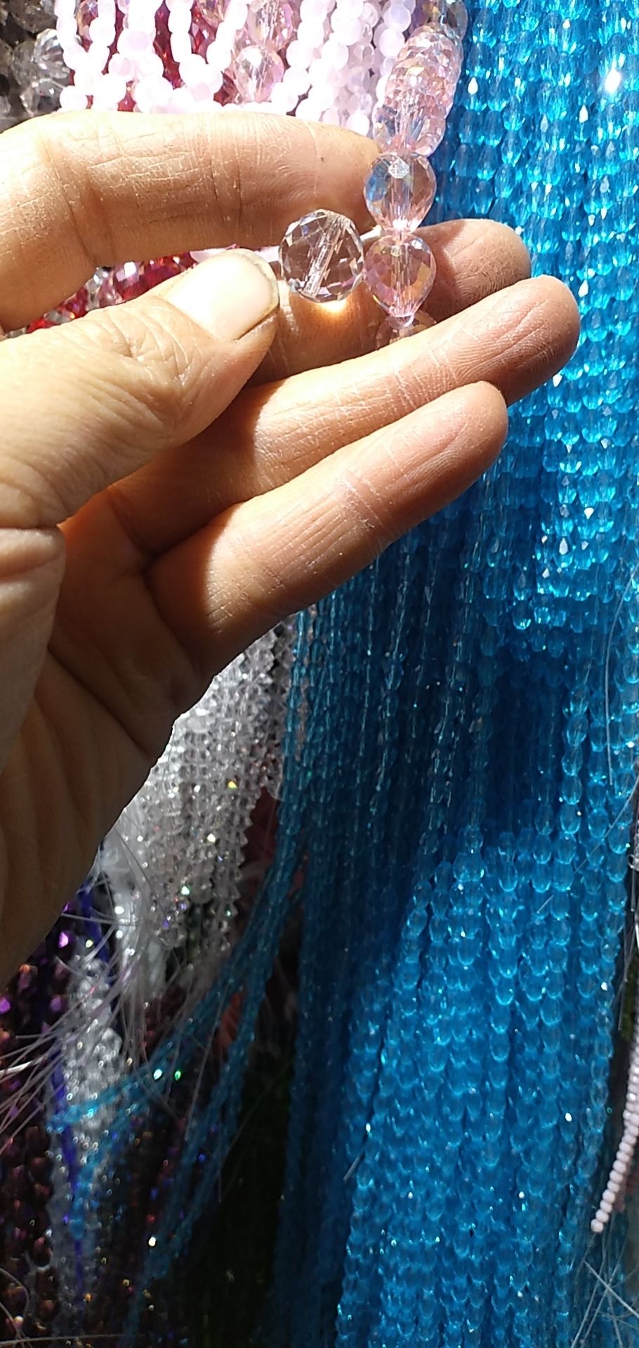 The 3x5 tiny transparent and bright lake water drop model is eye-catching