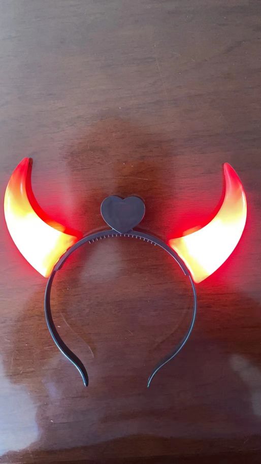 厂家直销爱心牛角发光头扣玩具闪光系列