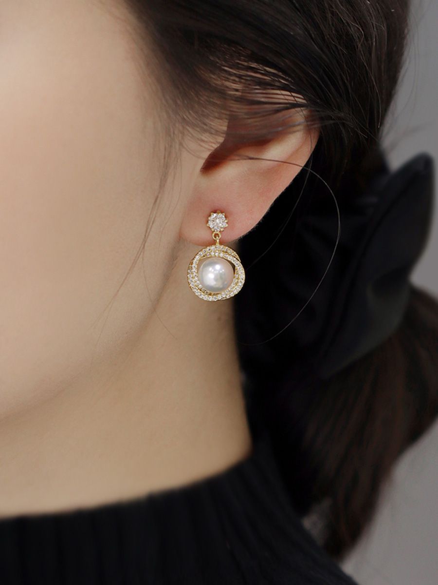 Factory direct sales of retro-style earrings, high-end and elegant freshwater pearl stud earrings