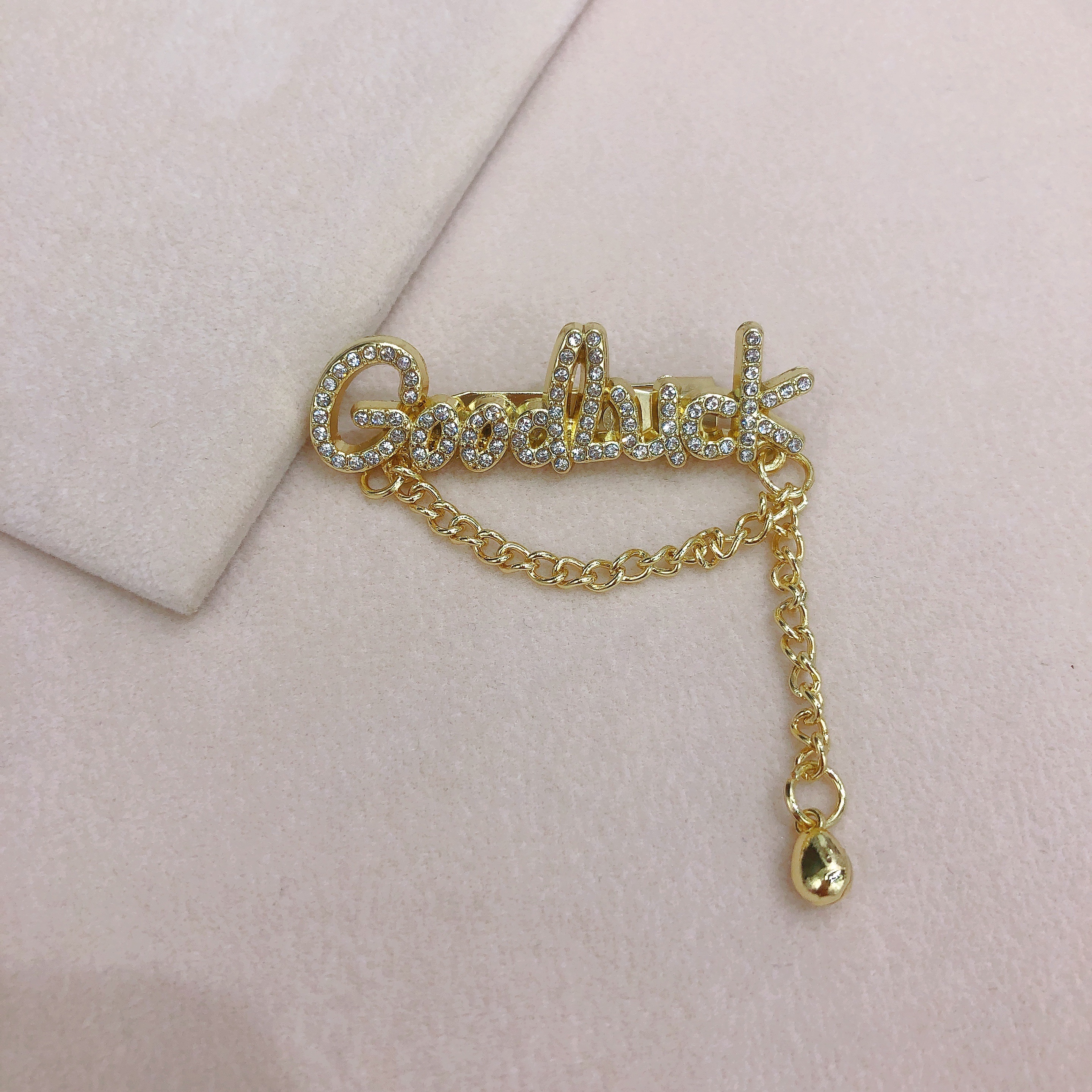 Women's design sense, niche letter brooch, brooch clasp, high-end women's pin, metal luxurious neckline, clothing accessory - Yingying -0238 details Picture